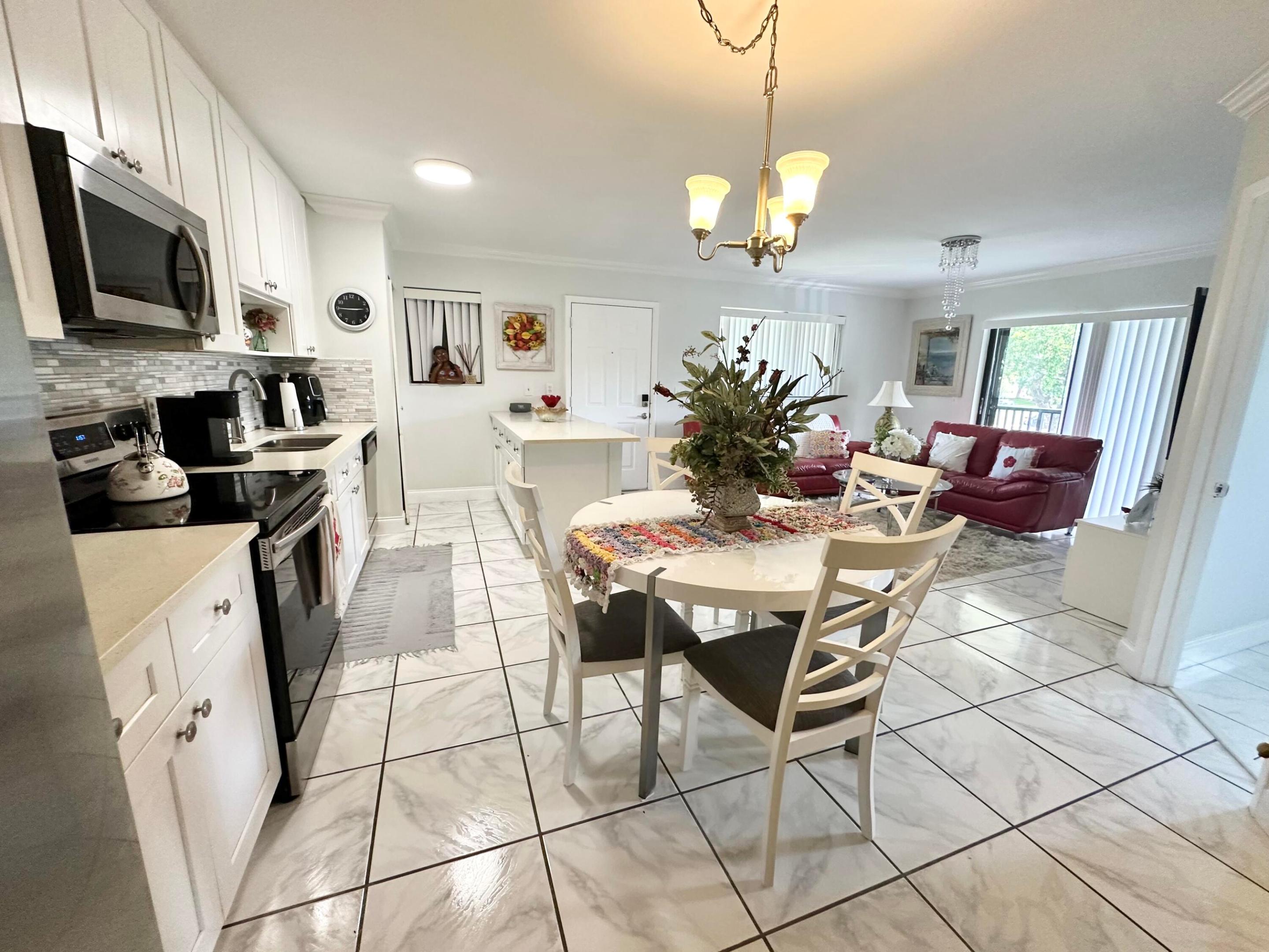 TIVOLI TRACE CONDO NO 5 - Residential