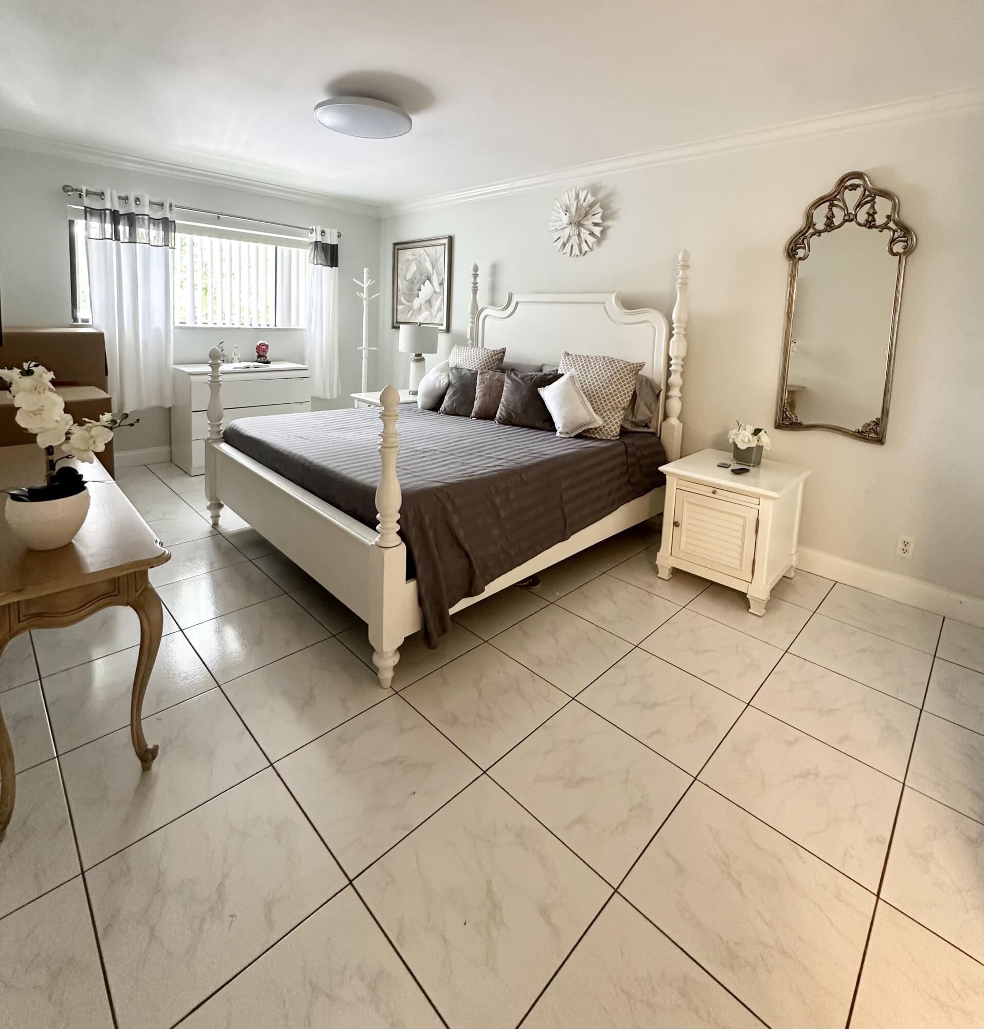 TIVOLI TRACE CONDO NO 5 - Residential