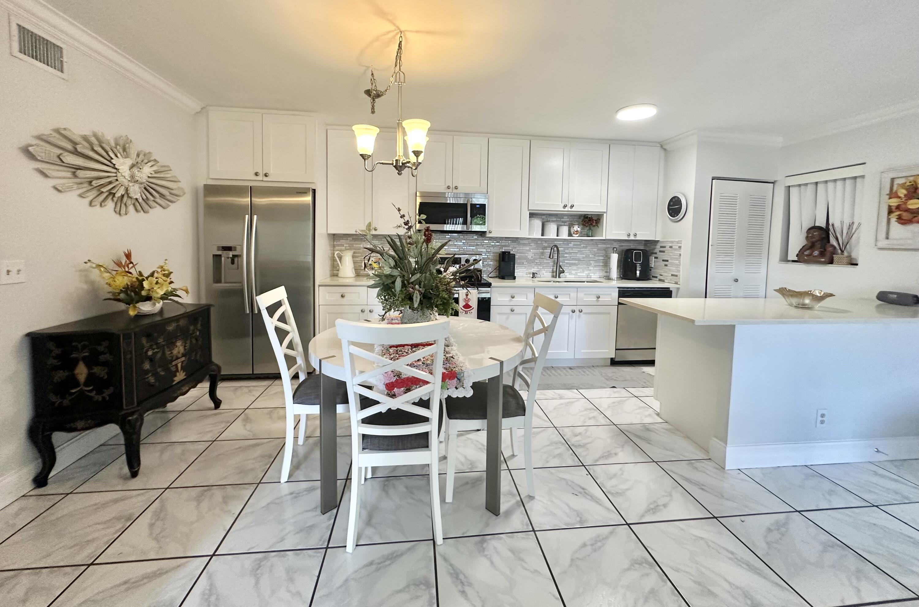 TIVOLI TRACE CONDO NO 5 - Residential