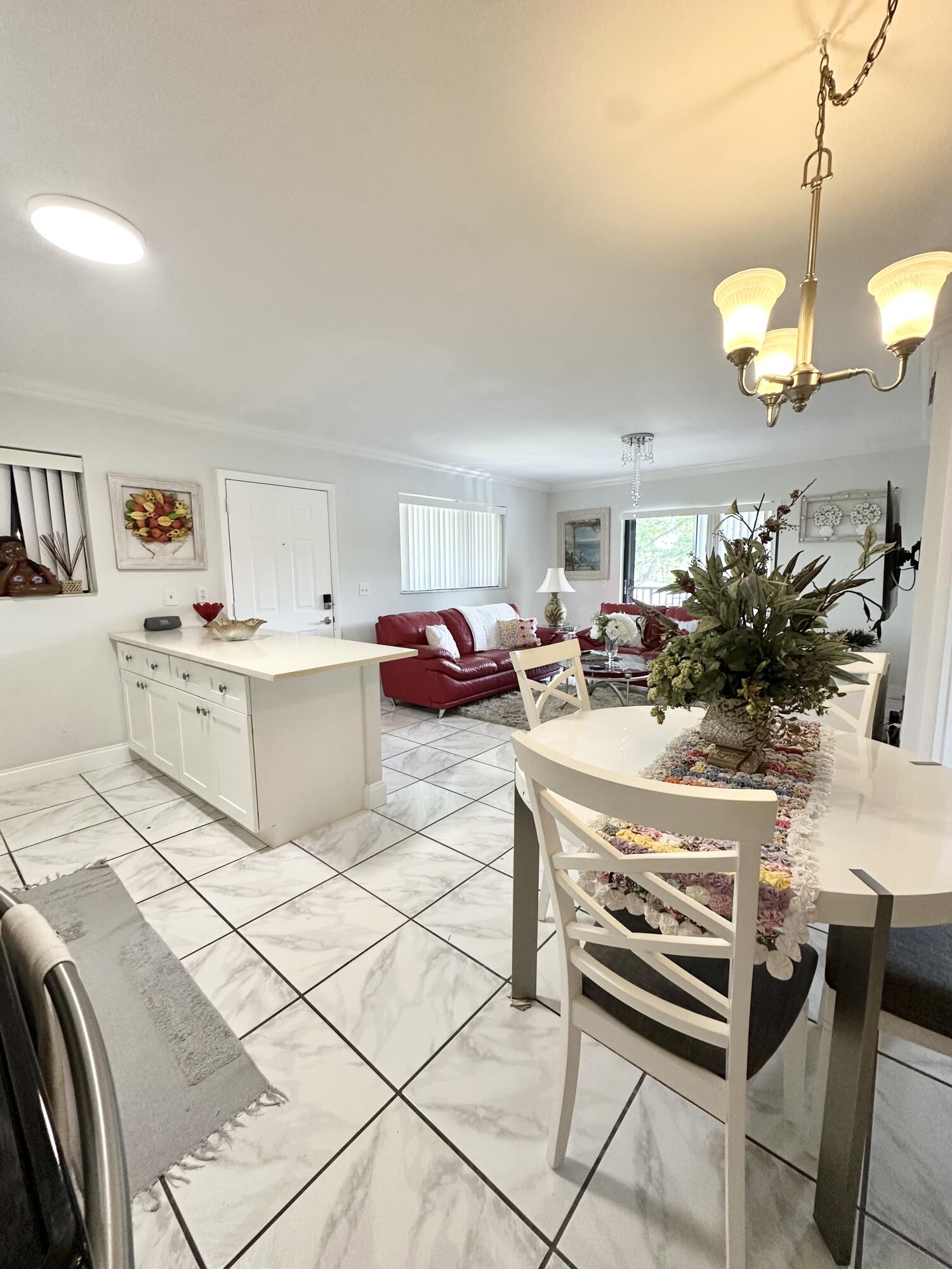 TIVOLI TRACE CONDO NO 5 - Residential
