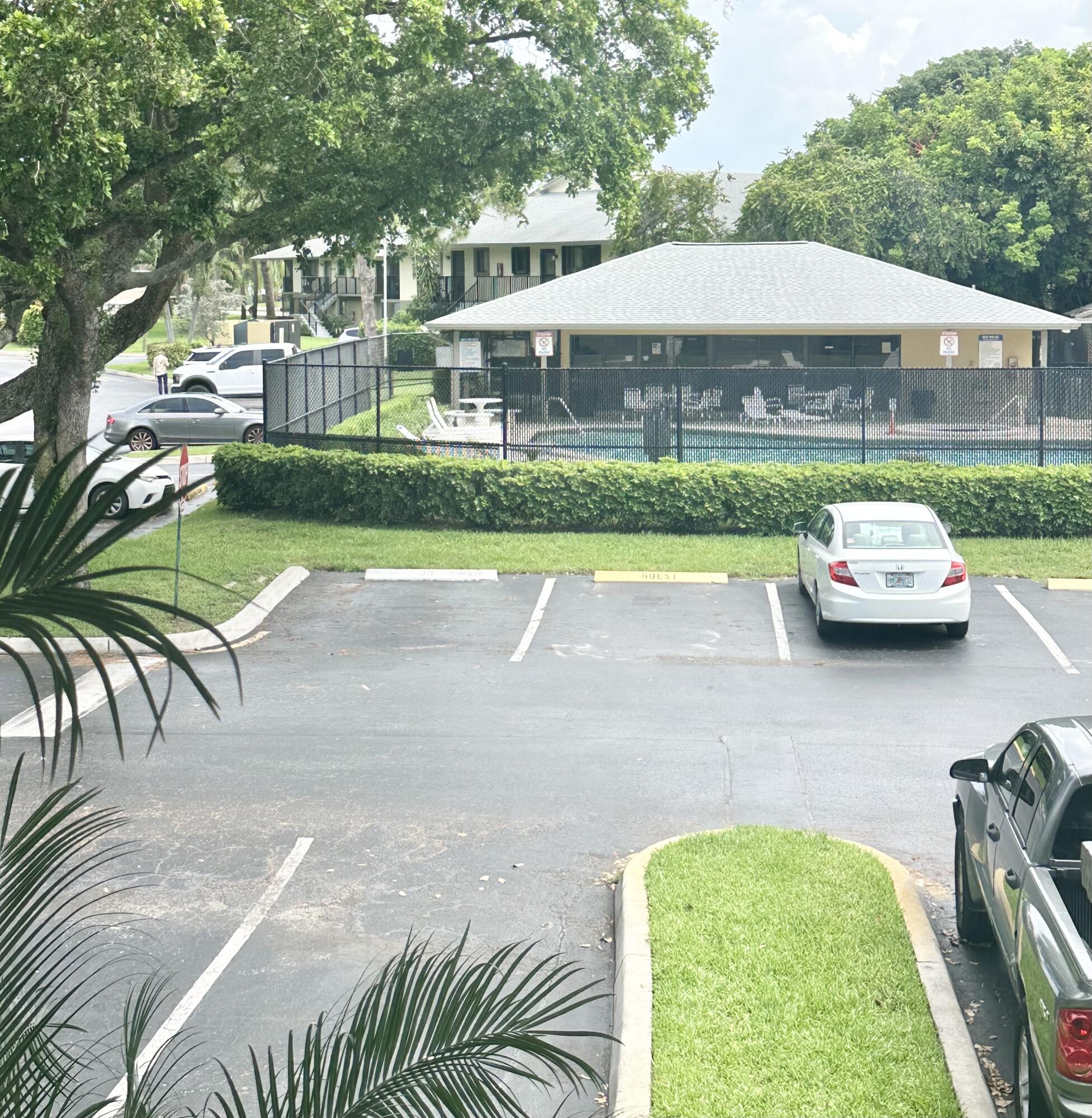 TIVOLI TRACE CONDO NO 5 - Residential
