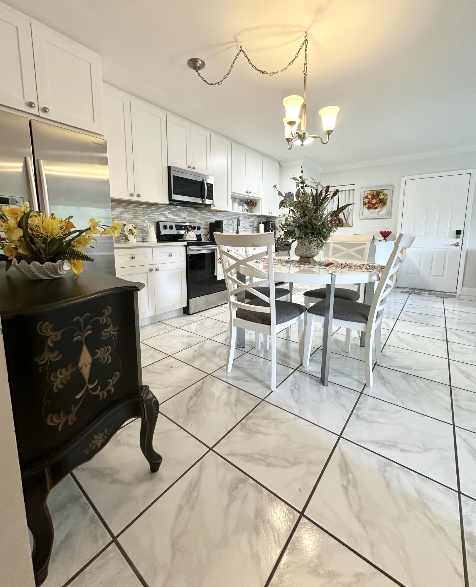 TIVOLI TRACE CONDO NO 5 - Residential