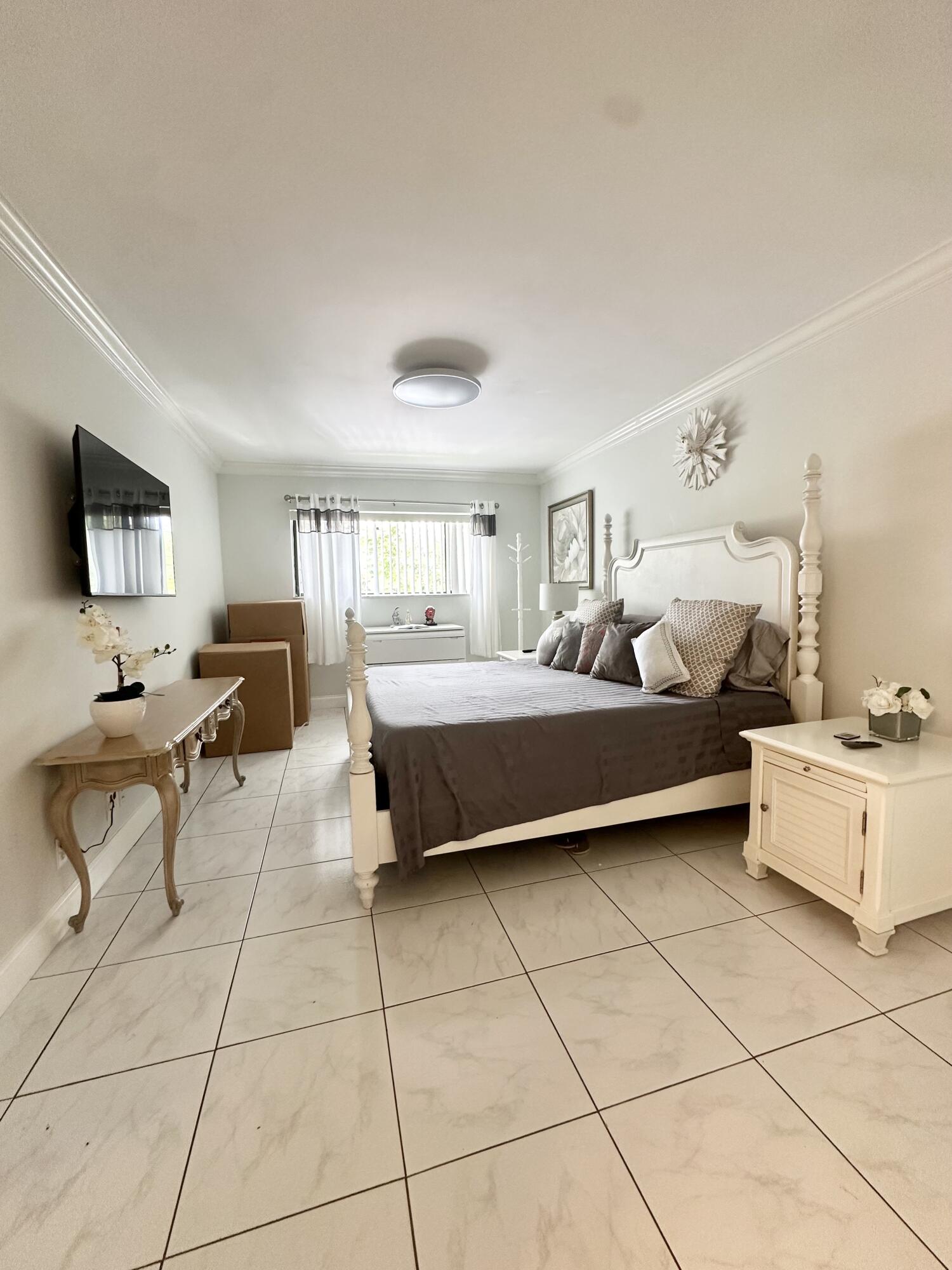 TIVOLI TRACE CONDO NO 5 - Residential