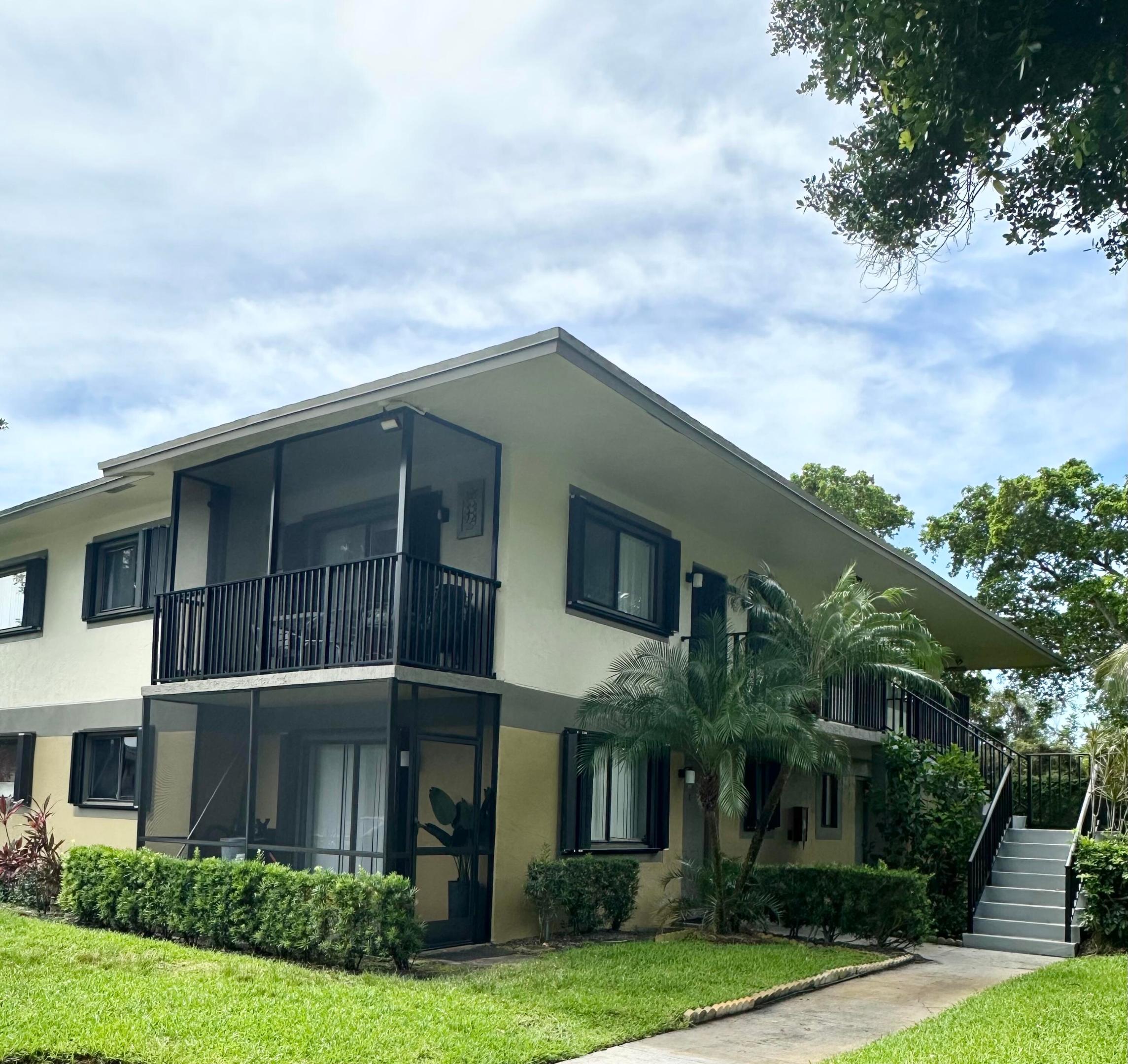 TIVOLI TRACE CONDO NO 5 - Residential