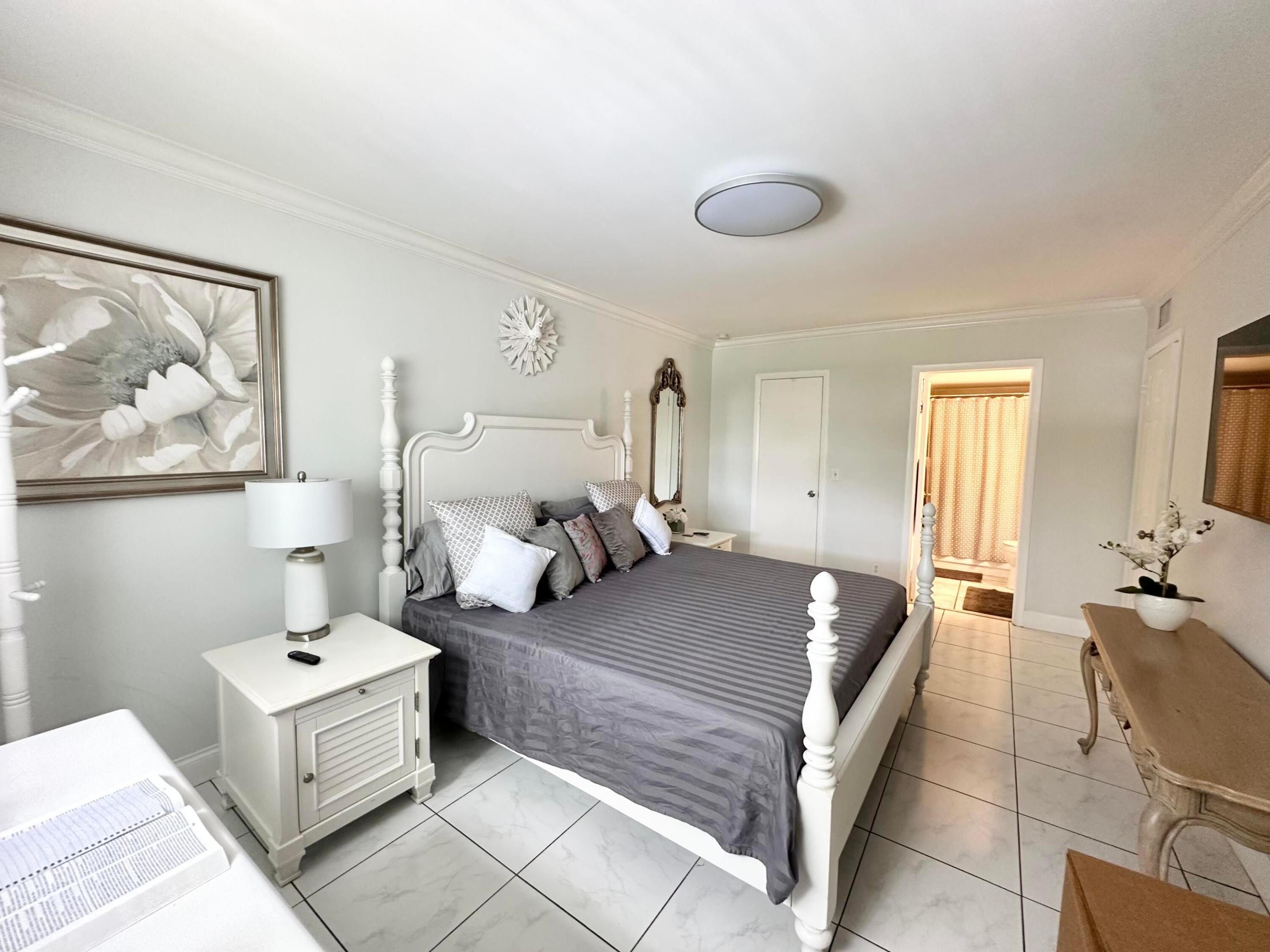 TIVOLI TRACE CONDO NO 5 - Residential