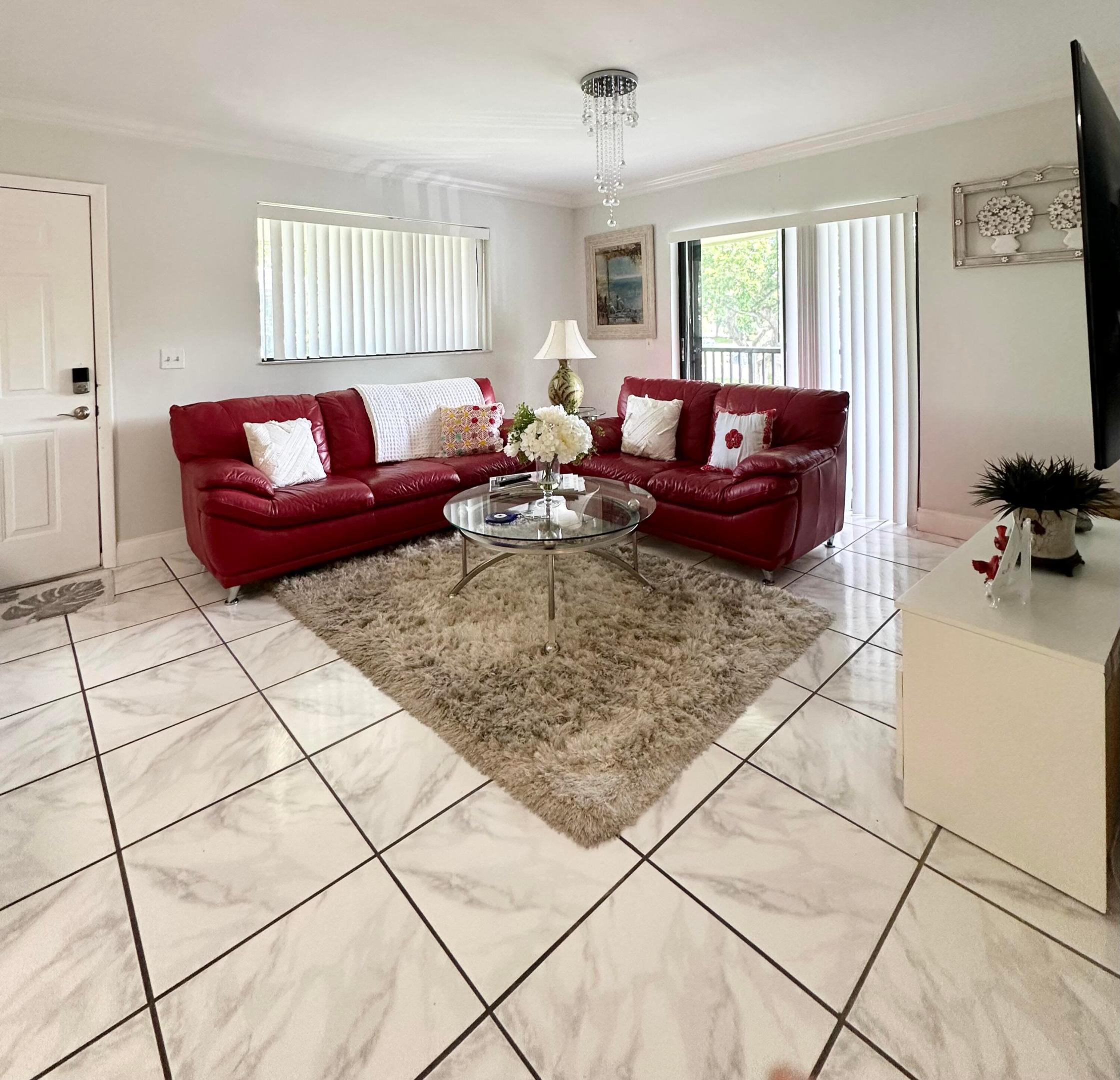 TIVOLI TRACE CONDO NO 5 - Residential