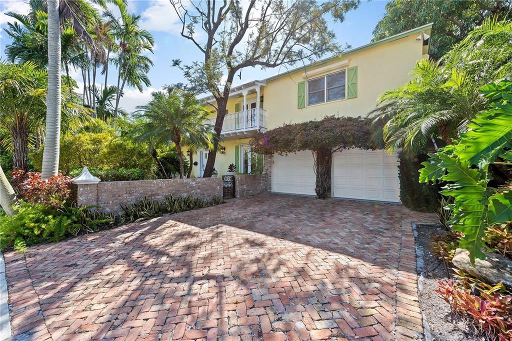BEAUTIFUL BEACH DREAM HOME - 6 Bedrooms, 5 1/2 baths, INTRACOASTAL, 100 FT DOCK/FRONTAGE - NO FIXED BRIDGES, 1BR 1BA Ground Floor - 2 STORIES WITH HARDWOOD FLOORS IN THE HEART OF FORT LAUDERDALE OFF LAS OLAS BLVD - WALKING DISTANCE TO BEACH, RESTAURANTS AND SHOPS - PERFECT FOR RELAXING IN A QUAINT AND LUXURIOUS NEIGHBORHOOD - NO RENTAL RESTRICTIONS -Live, Rent or Tear down to build your dream home. Tenant Occupied. For interior photos, this house was featured in the Lifetime (LMN) Movies "Dream Killer," "Girlfriend Killer" and "Marriage Killer" available on Amazon Prime & Lifetime Network.