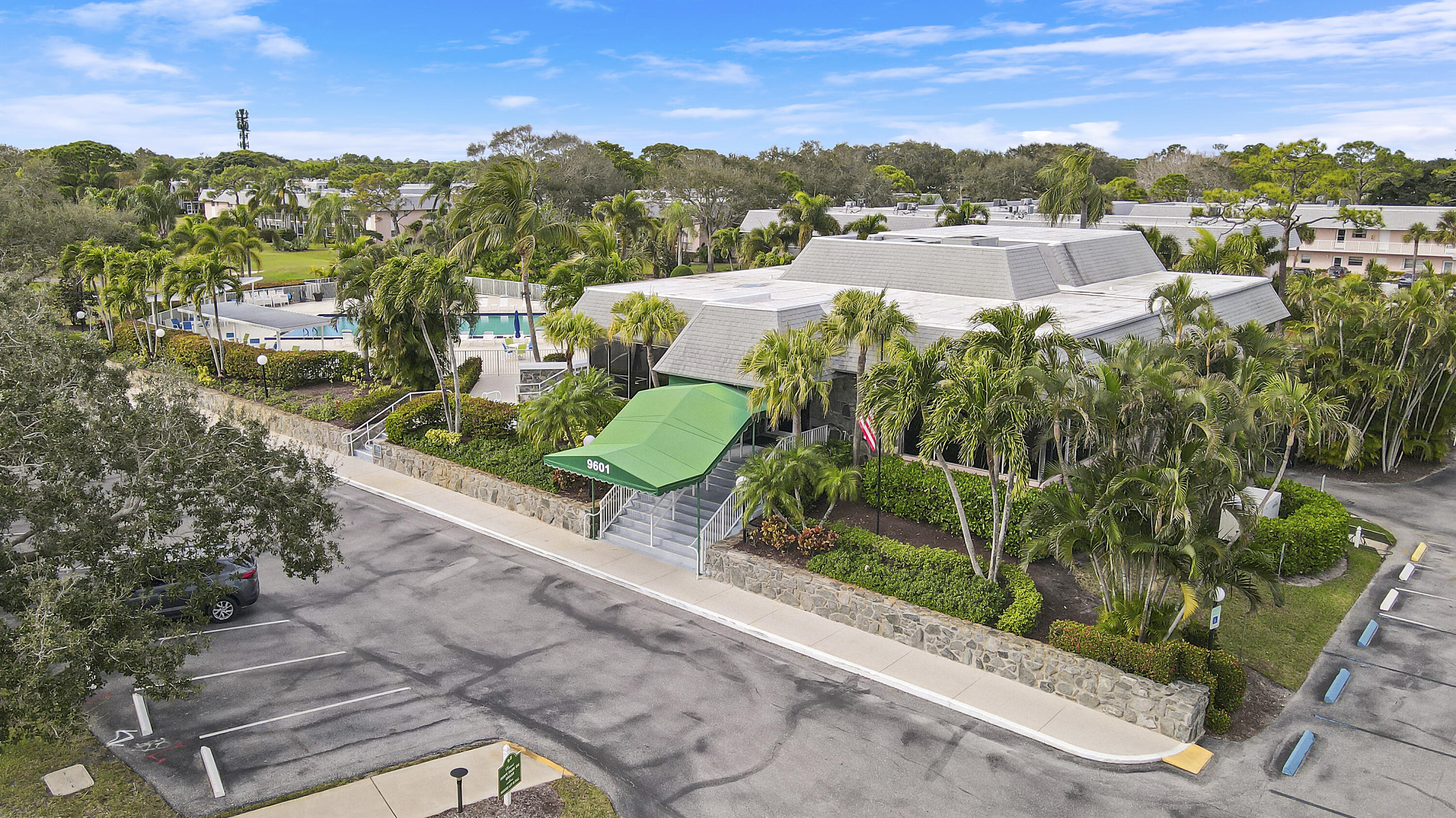 LITTLE CLUB CONDO - Residential