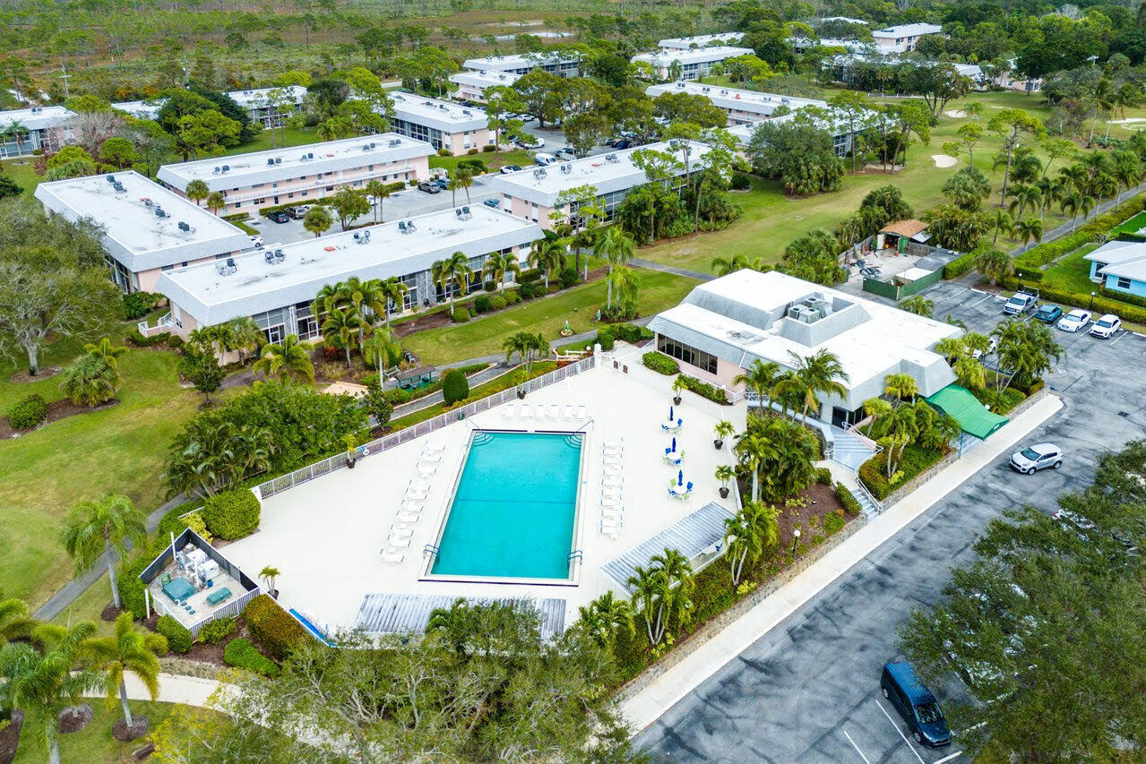LITTLE CLUB CONDO - Residential
