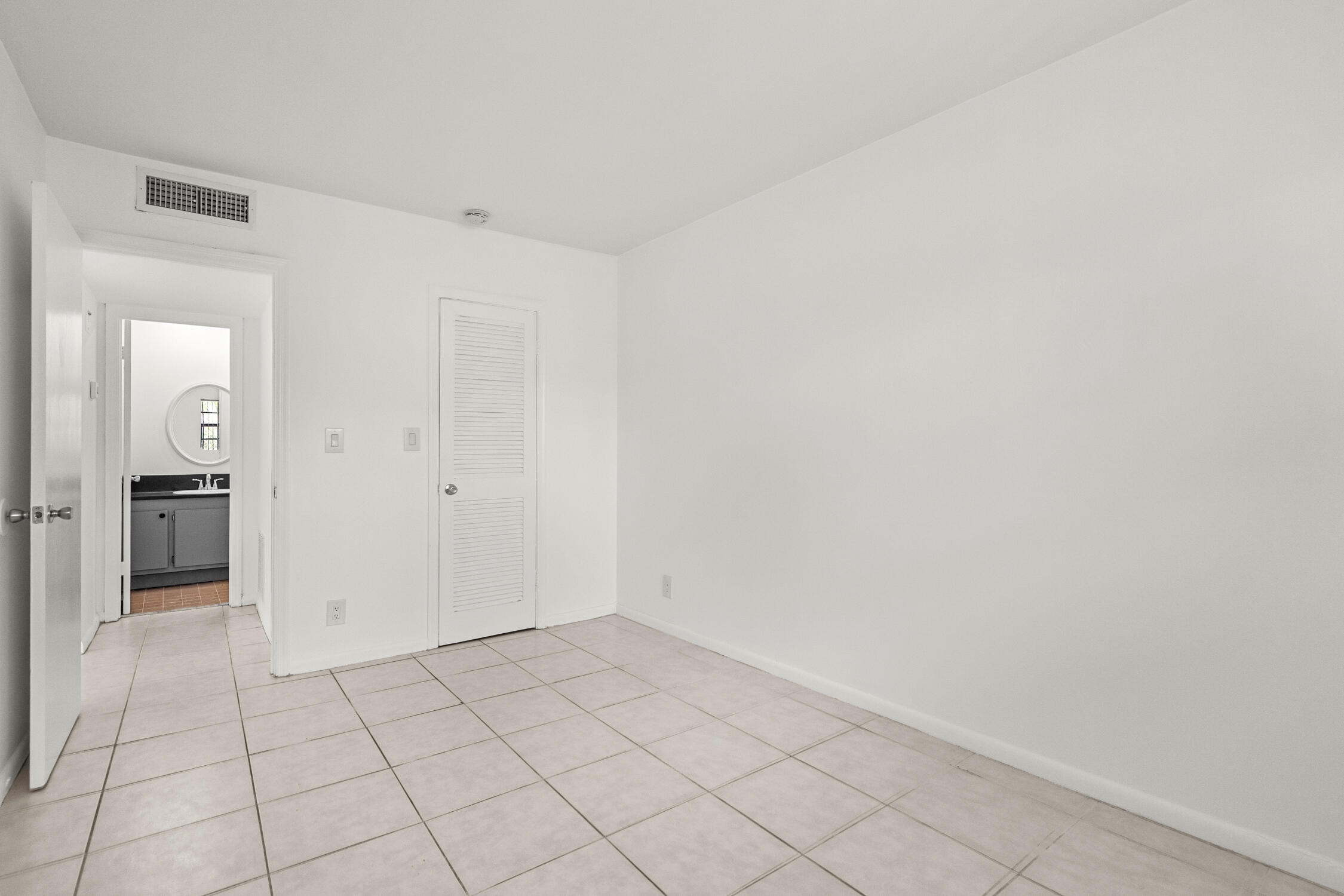COUNTRY CLUB VILLAGE SEC E - Residential Lease