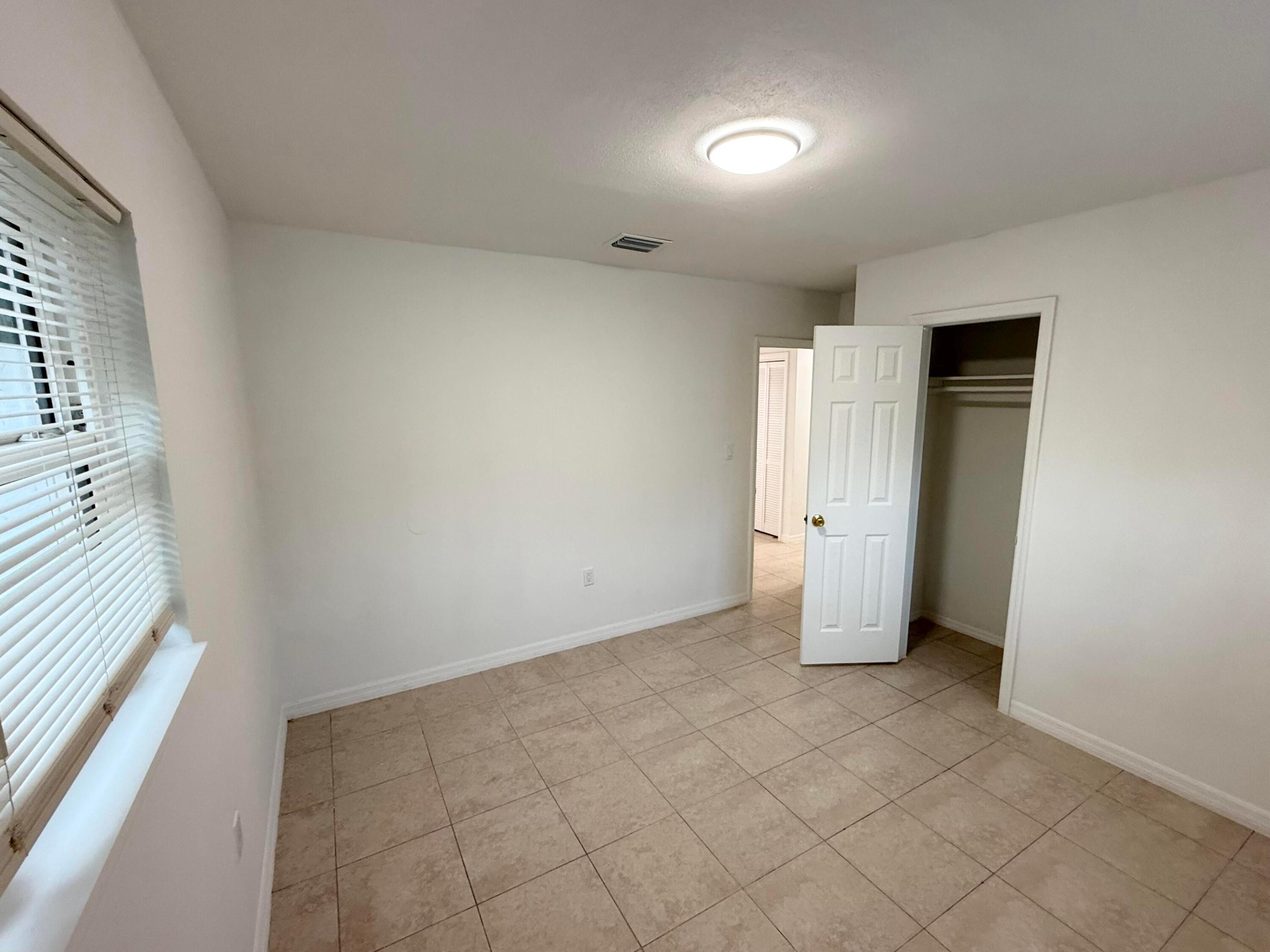 RUFF'S LITTLE DIXIE - Residential Lease