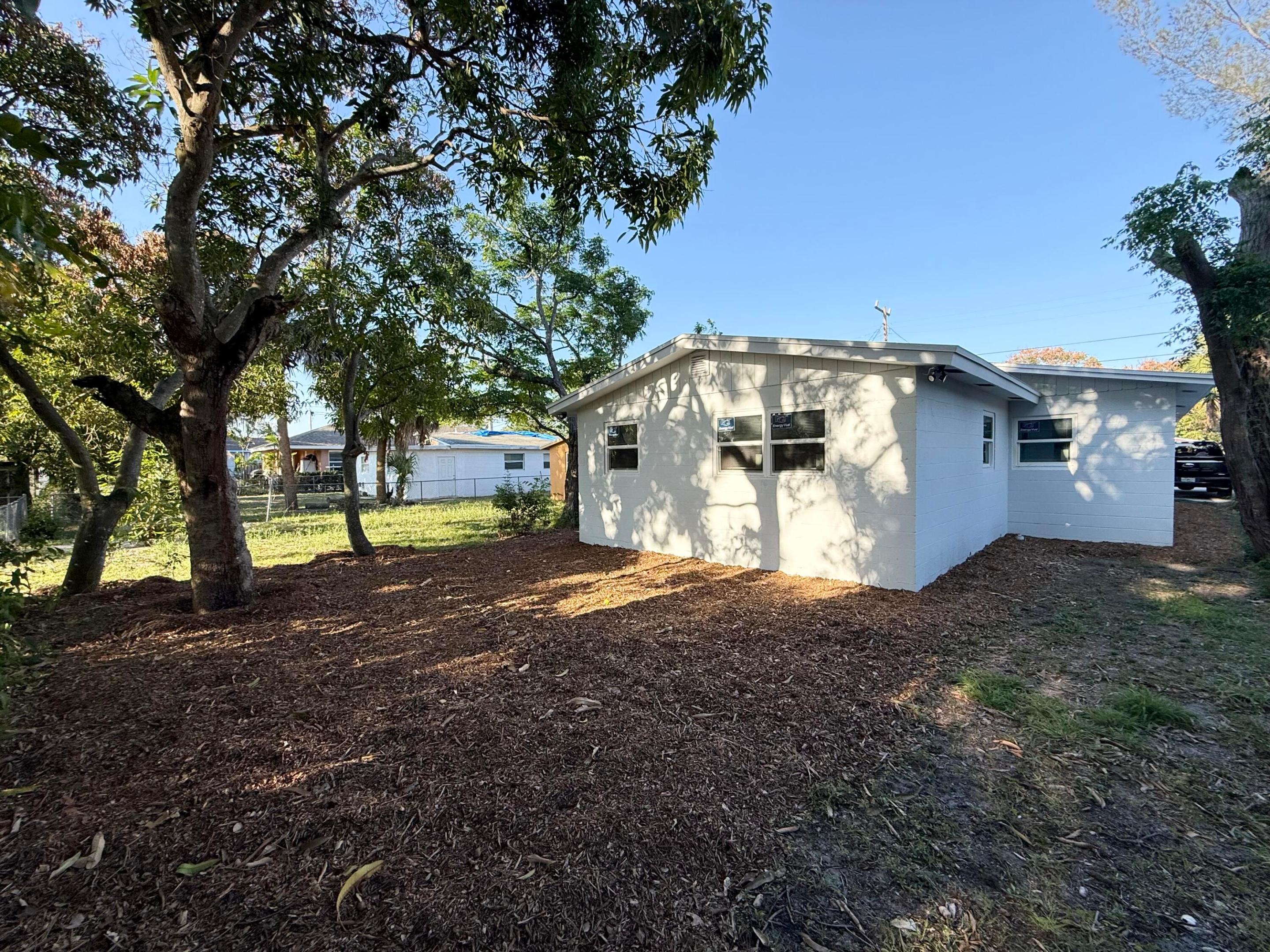 RUFF'S LITTLE DIXIE - Residential Lease