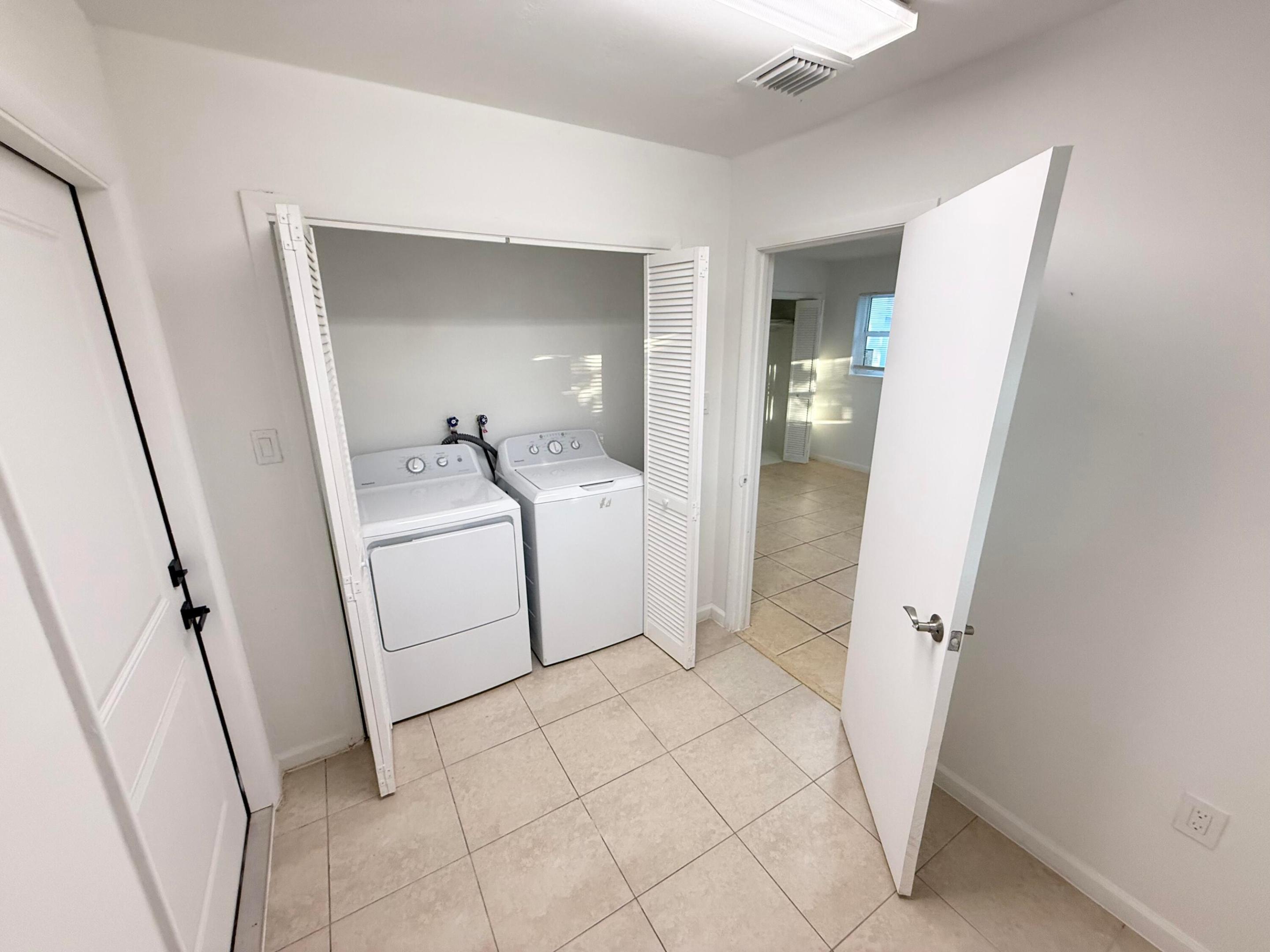 RUFF'S LITTLE DIXIE - Residential Lease