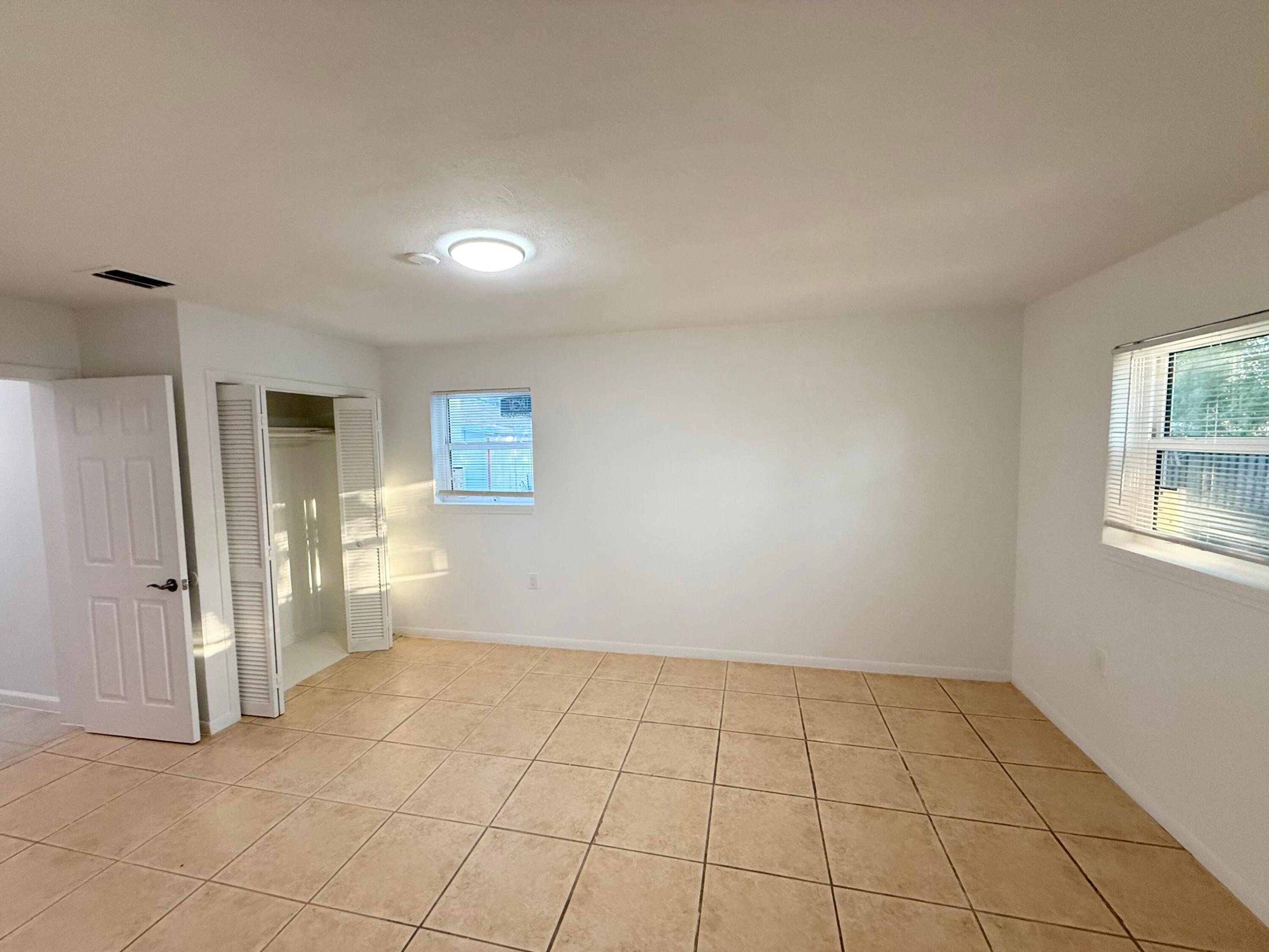 RUFF'S LITTLE DIXIE - Residential Lease