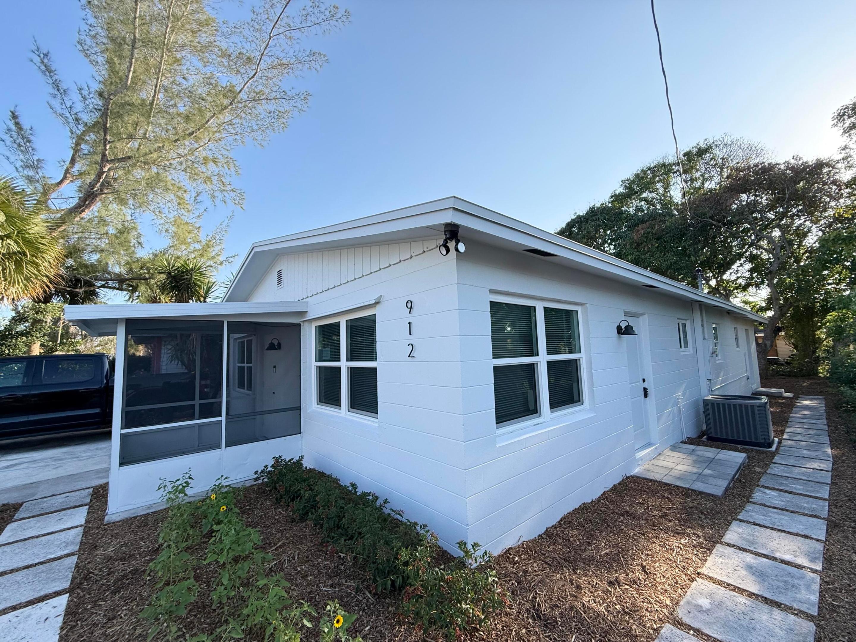 RUFF'S LITTLE DIXIE - Residential Lease