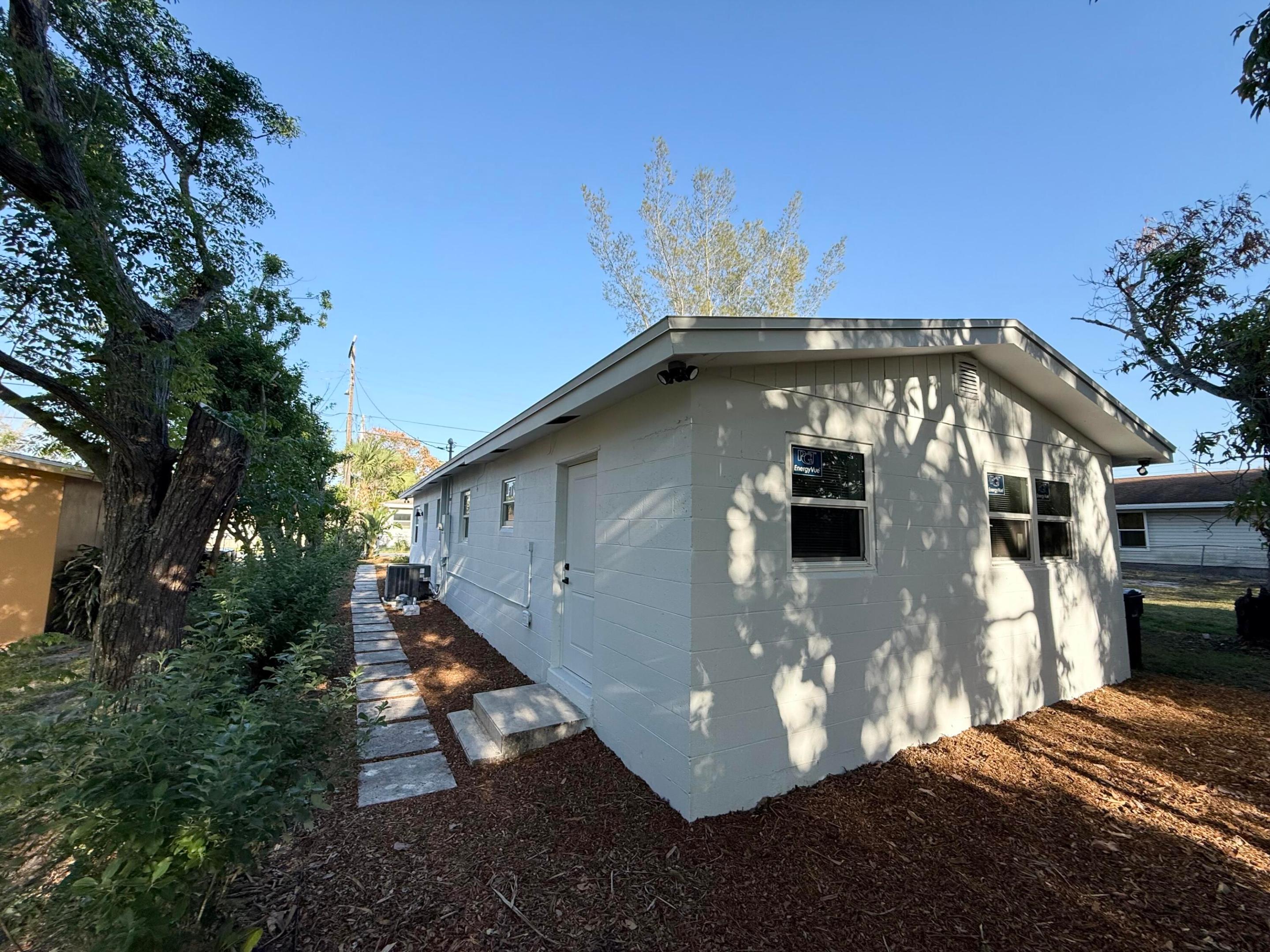 RUFF'S LITTLE DIXIE - Residential Lease