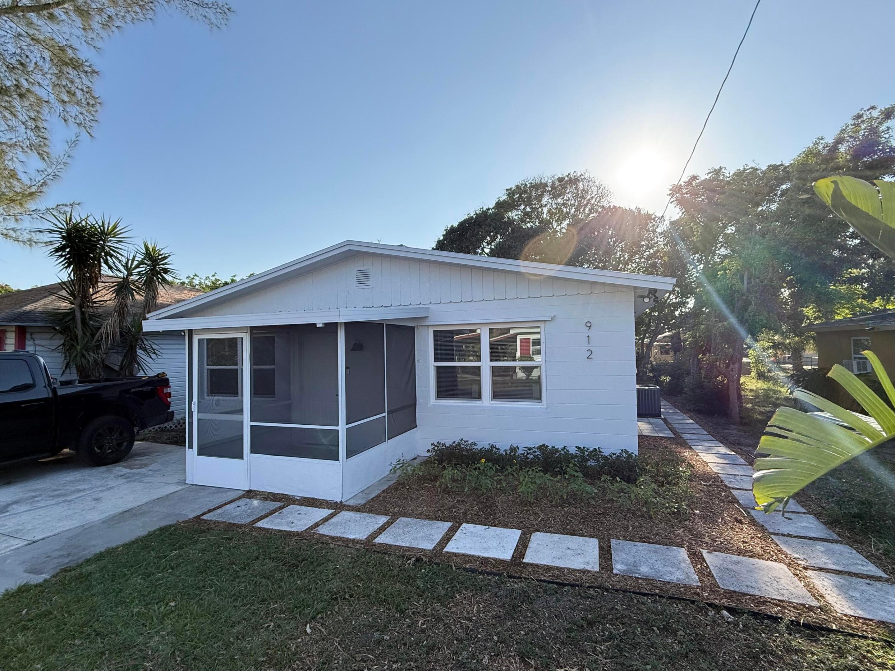 RUFF'S LITTLE DIXIE - Residential Lease