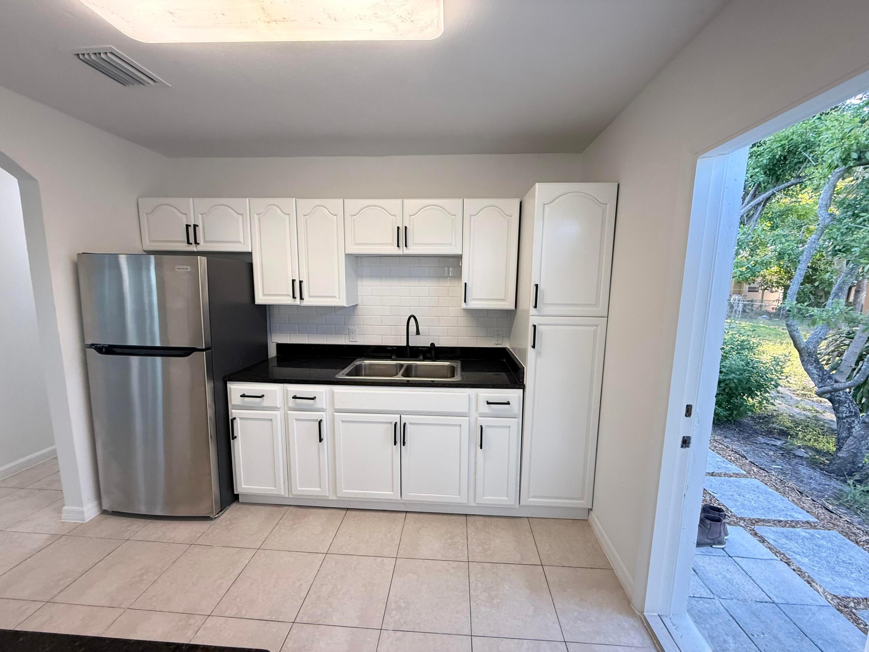 RUFF'S LITTLE DIXIE - Residential Lease