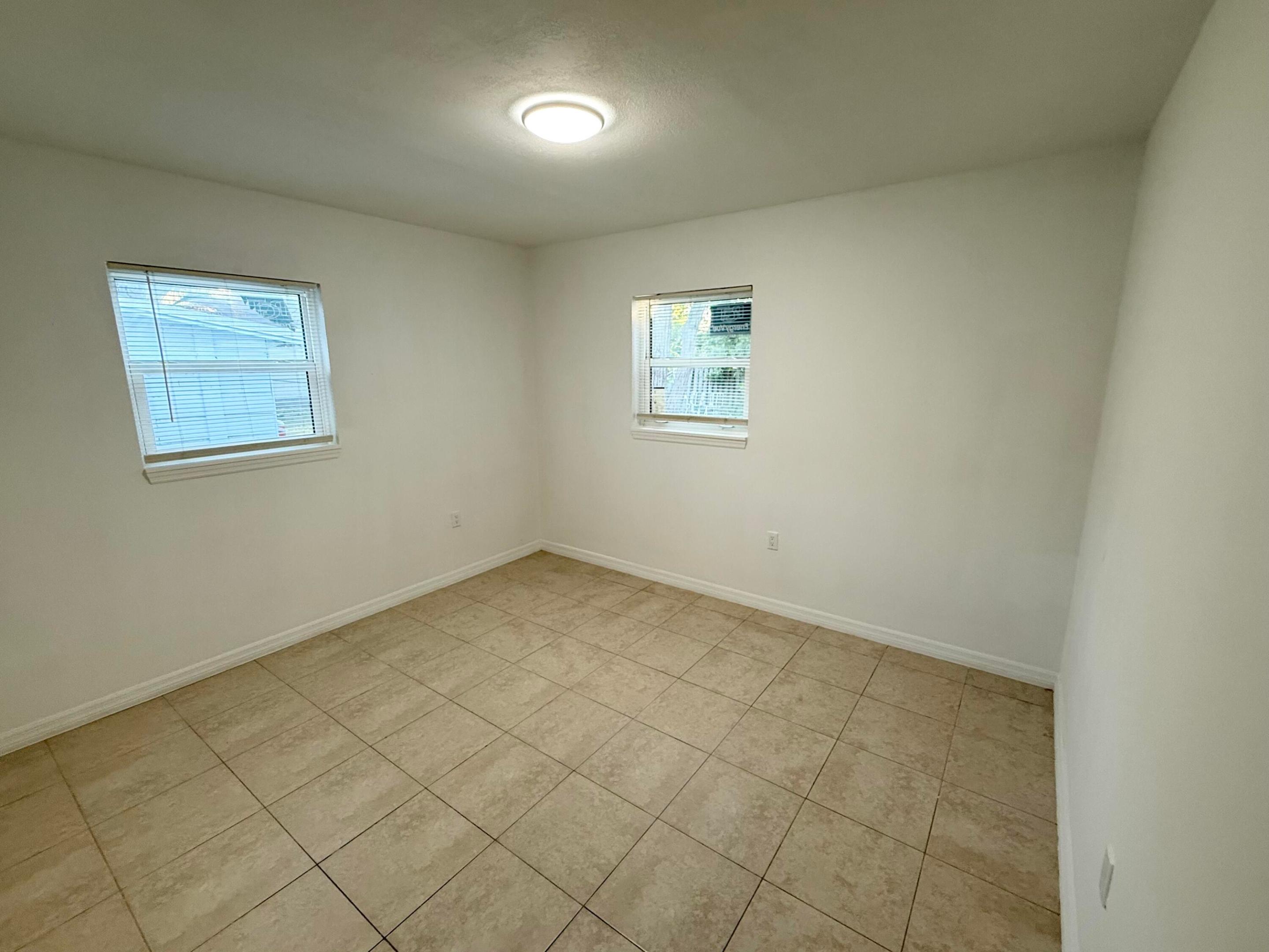 RUFF'S LITTLE DIXIE - Residential Lease