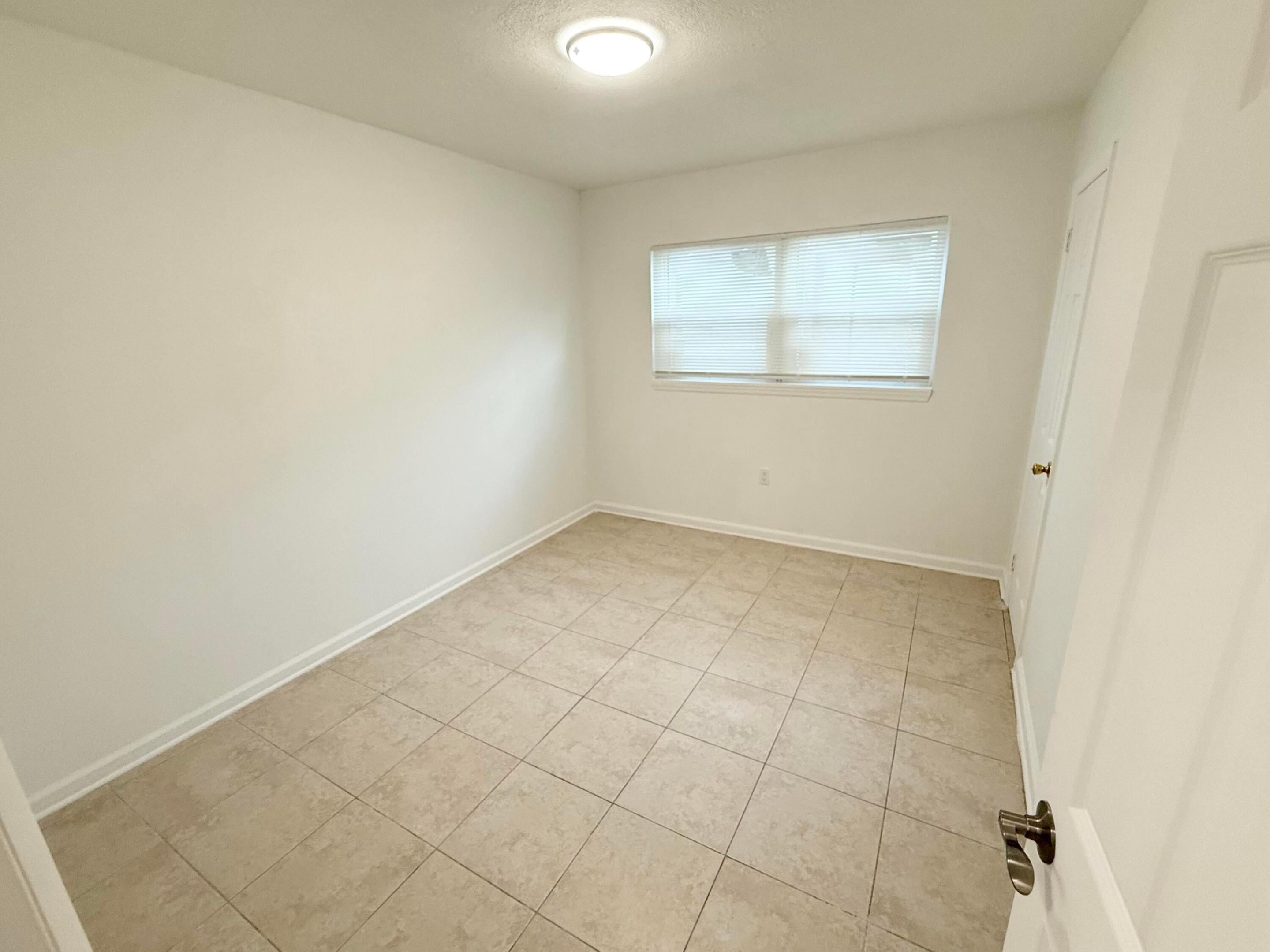 RUFF'S LITTLE DIXIE - Residential Lease