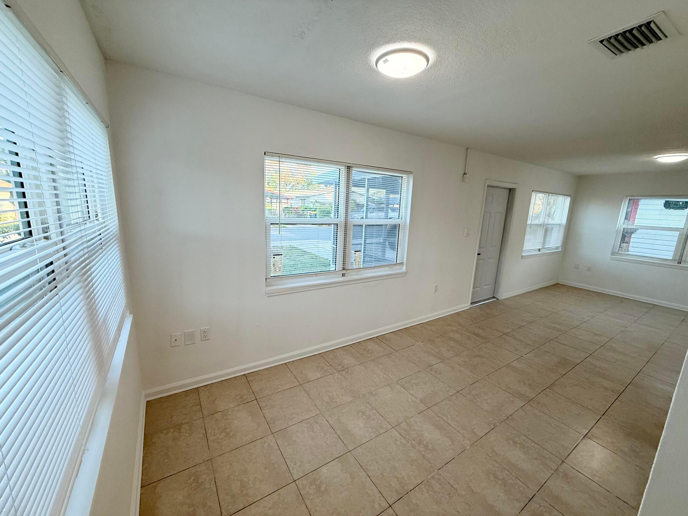 RUFF'S LITTLE DIXIE - Residential Lease