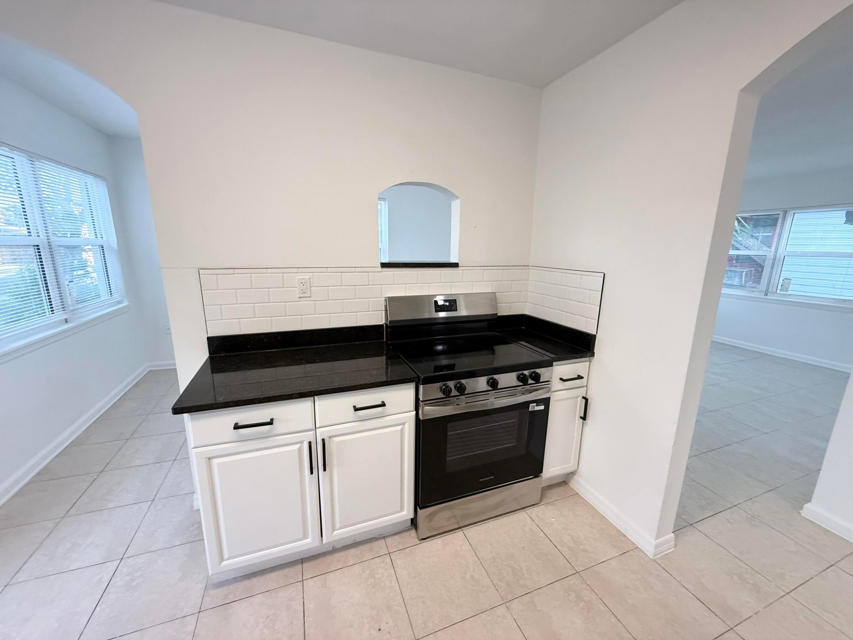 RUFF'S LITTLE DIXIE - Residential Lease