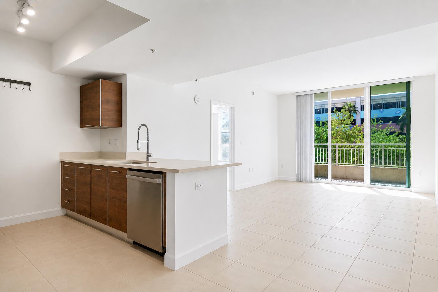 CITY PALMS CONDO - Residential Lease