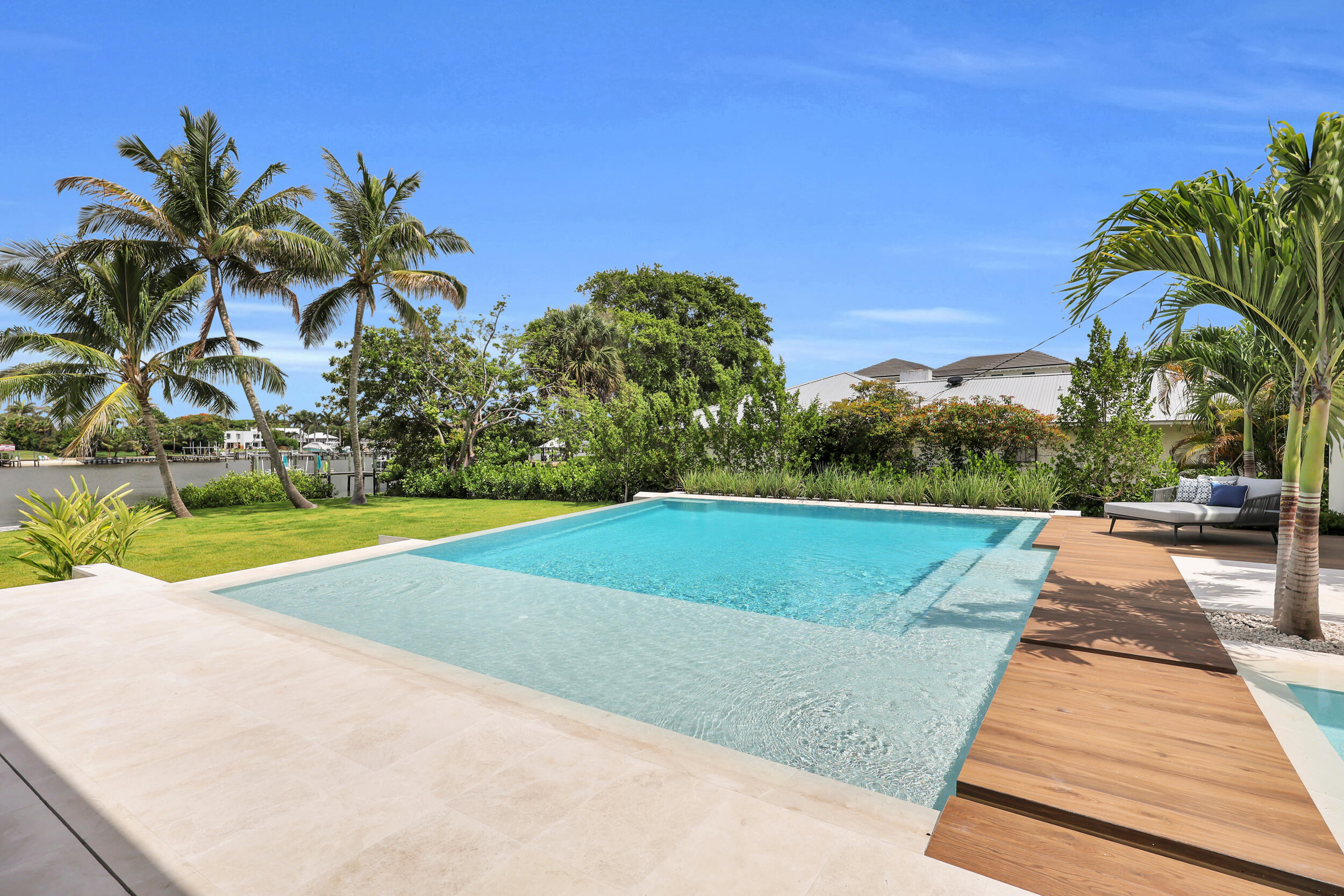 RIVERSIDE ON THE LOXAHATCHEE - Residential
