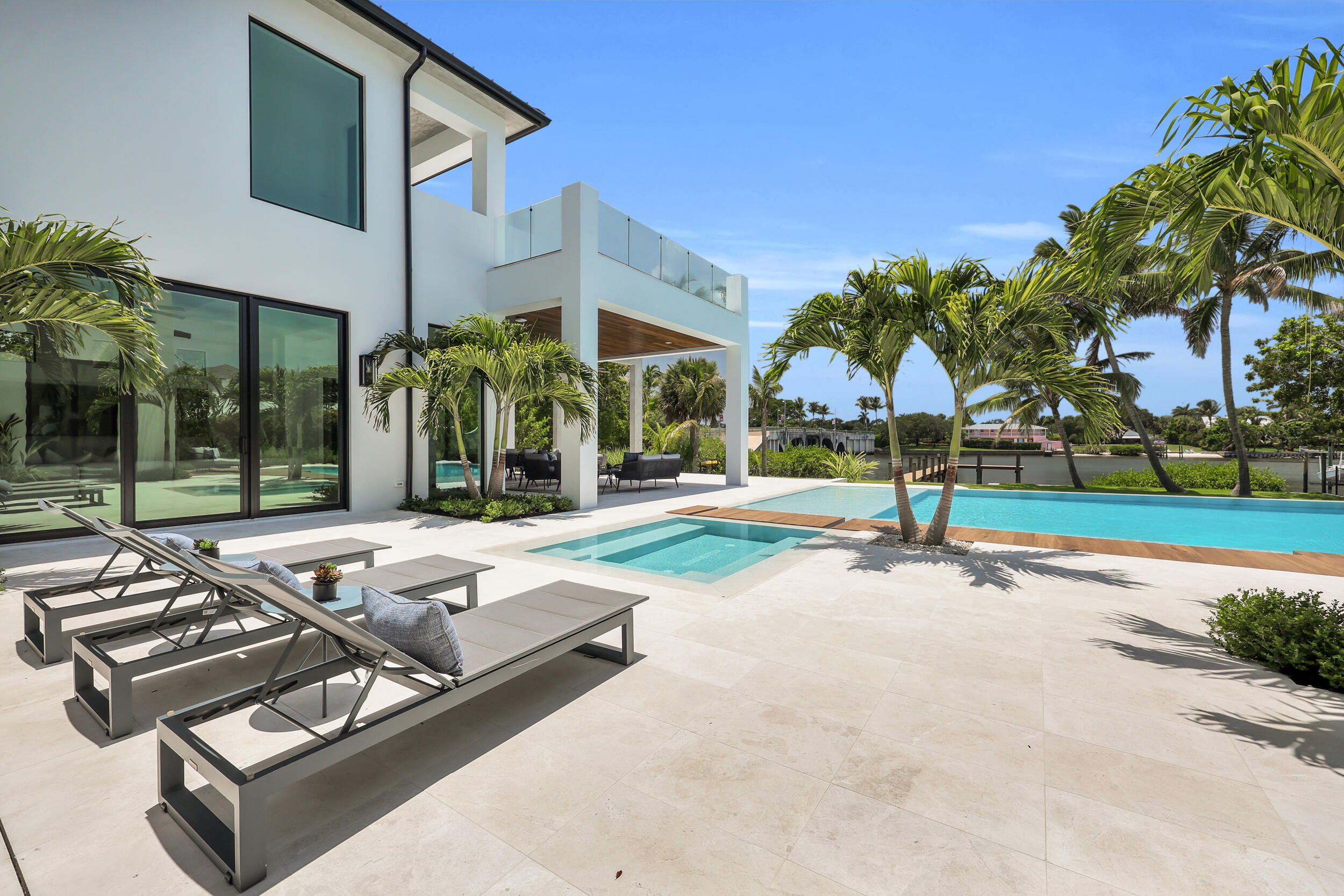RIVERSIDE ON THE LOXAHATCHEE - Residential