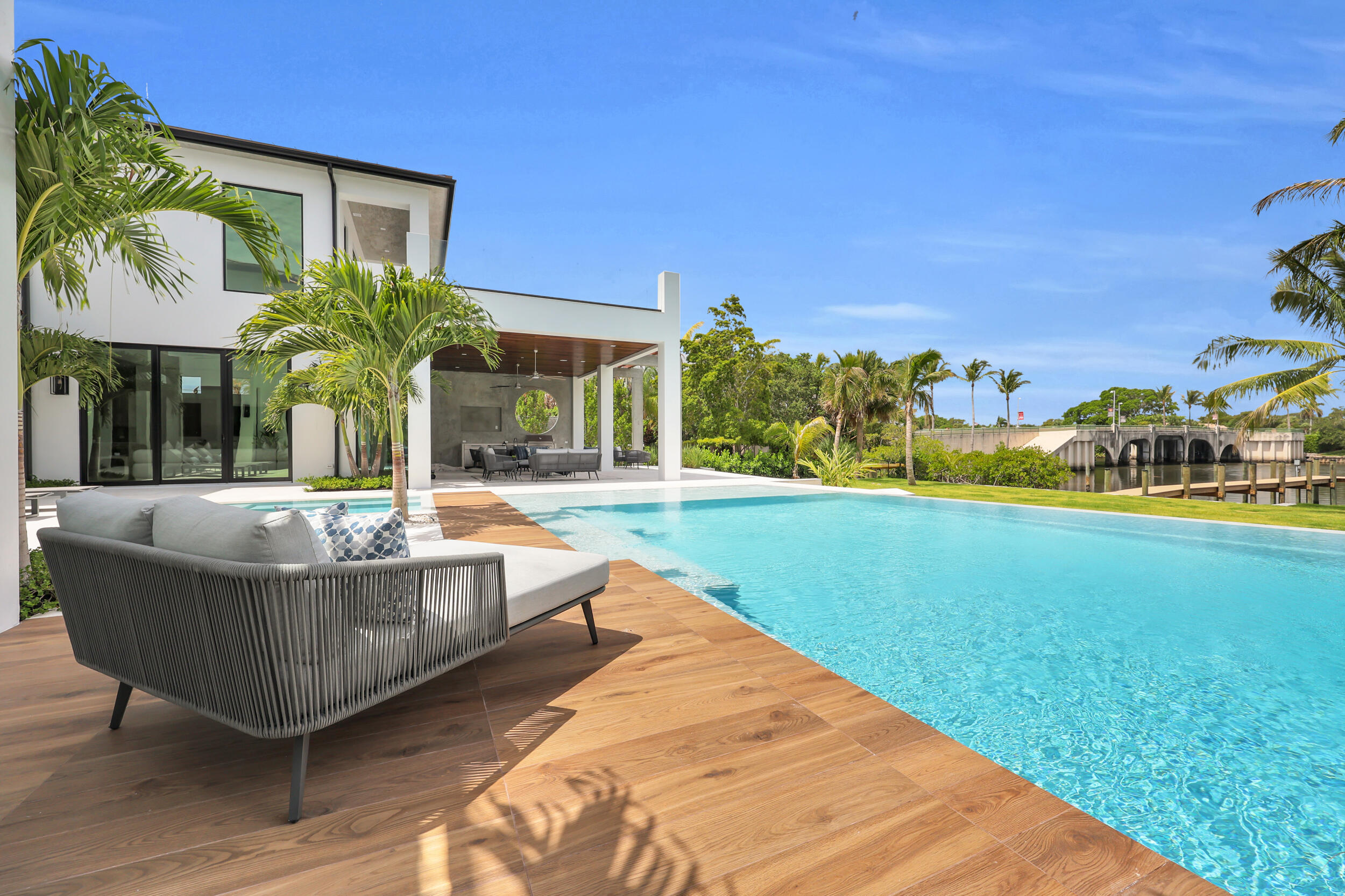 RIVERSIDE ON THE LOXAHATCHEE - Residential