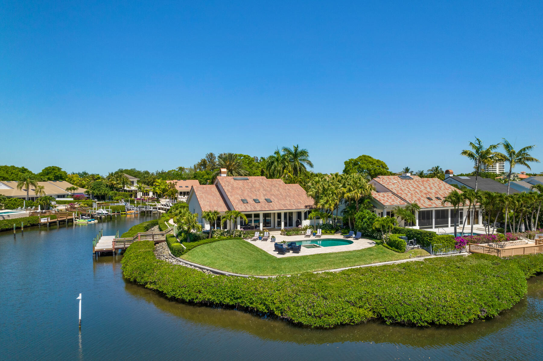 ADMIRALS COVE - Residential