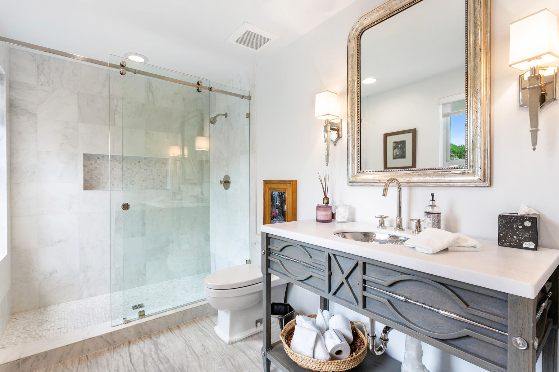 ADMIRALS COVE - Residential