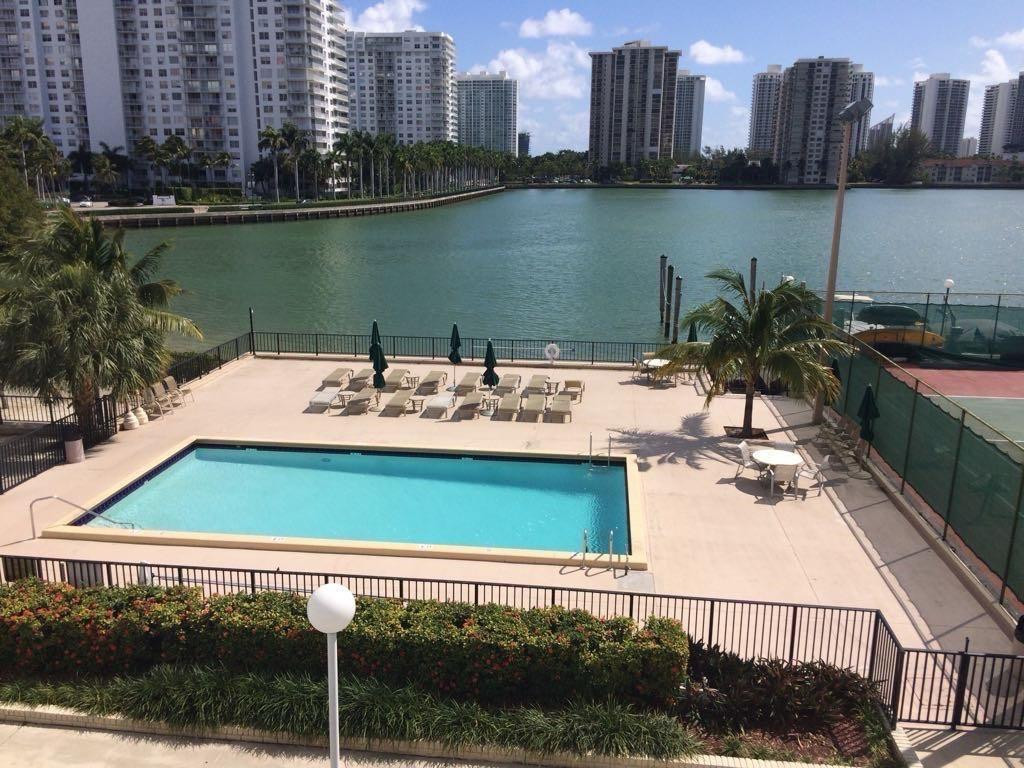 COMMODORE PLAZA CONDO - Residential