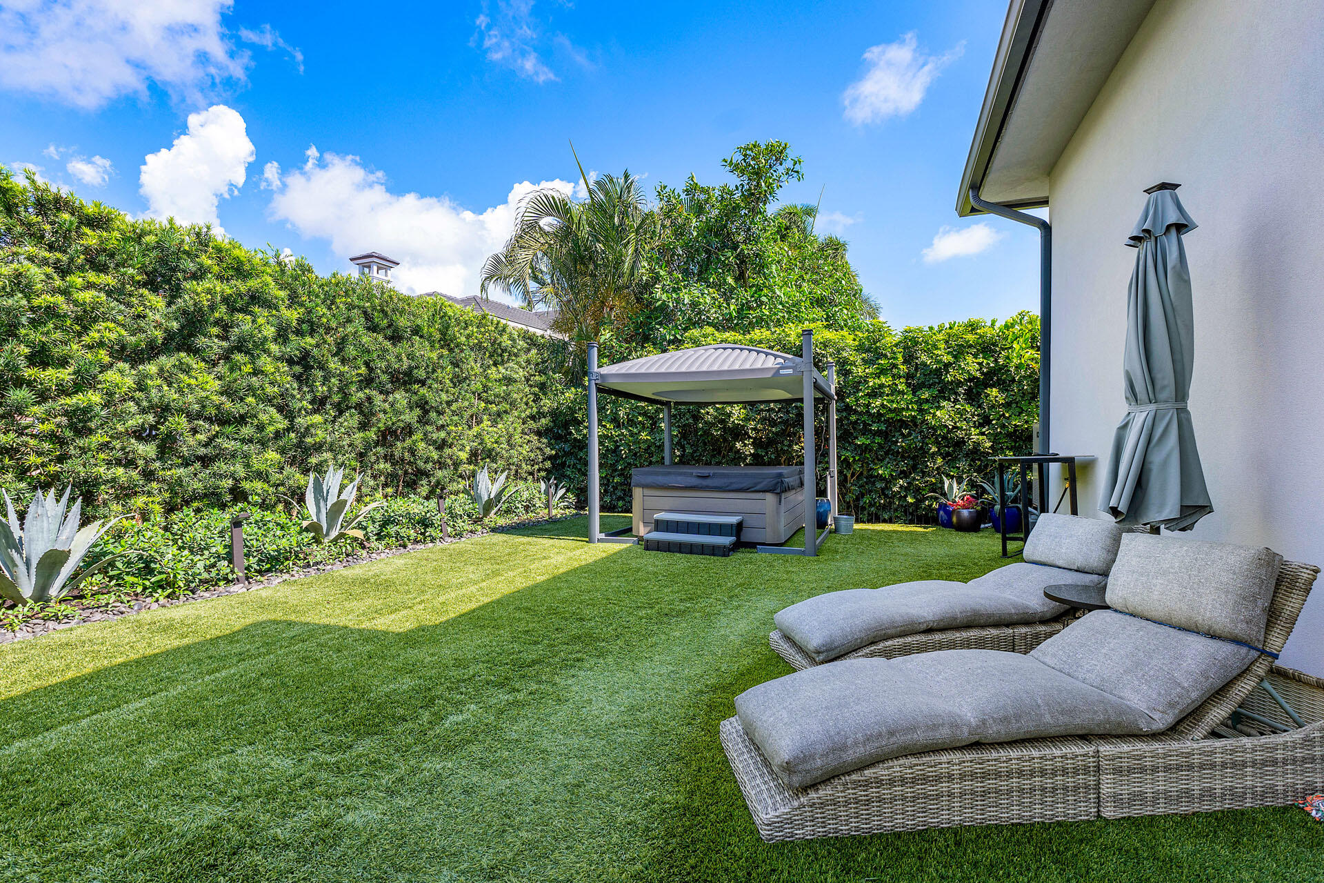 ROYAL PALM YACHT & COUNTRY CLUB - Residential