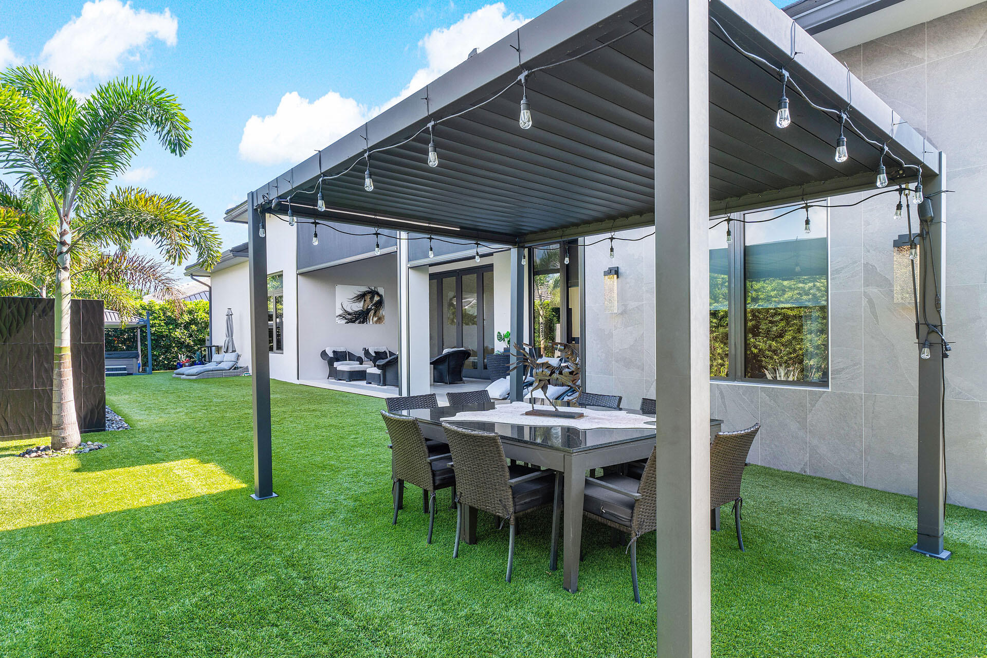ROYAL PALM YACHT & COUNTRY CLUB - Residential