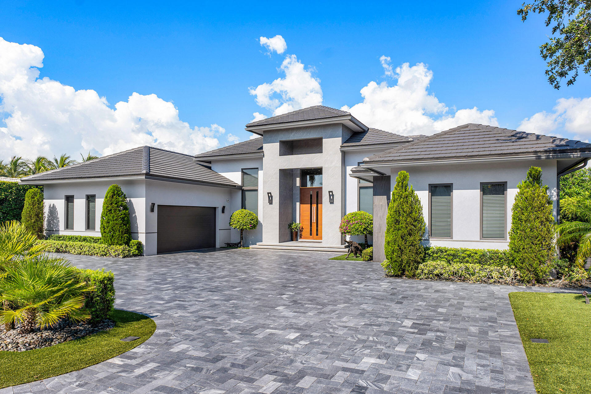 ROYAL PALM YACHT & COUNTRY CLUB - Residential