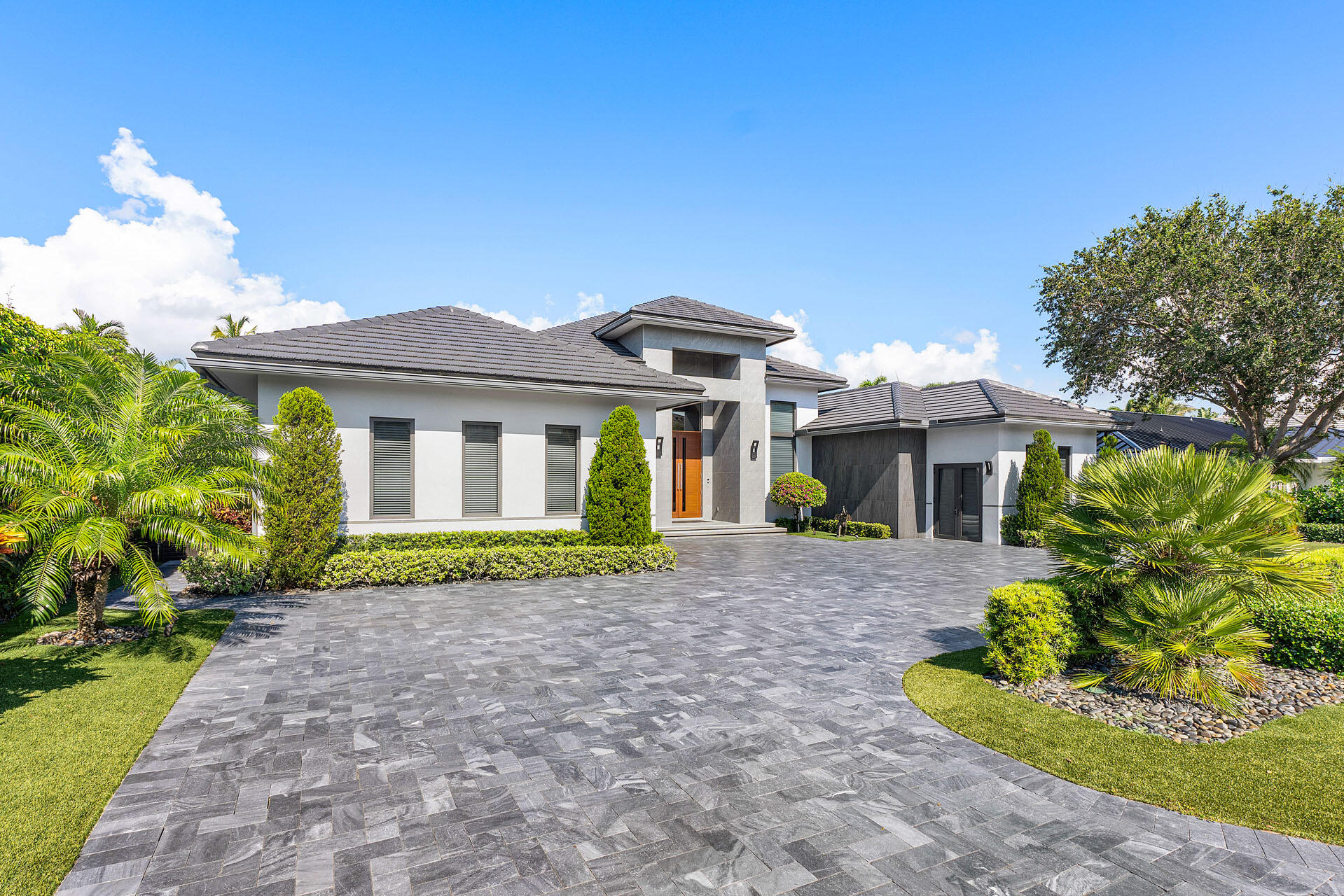 ROYAL PALM YACHT & COUNTRY CLUB - Residential