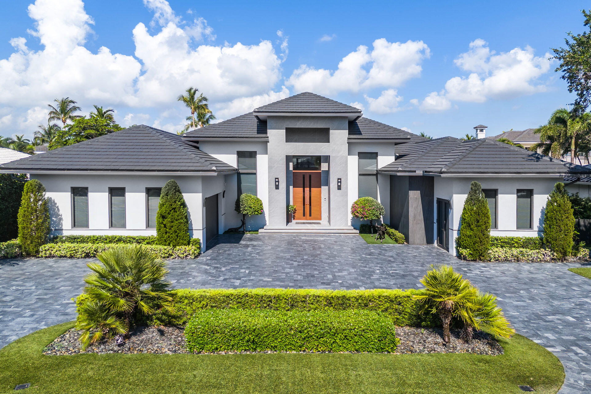 ROYAL PALM YACHT & COUNTRY CLUB - Residential