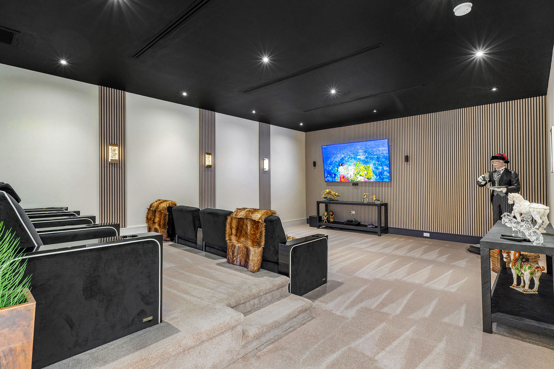 ROYAL PALM YACHT & COUNTRY CLUB - Residential