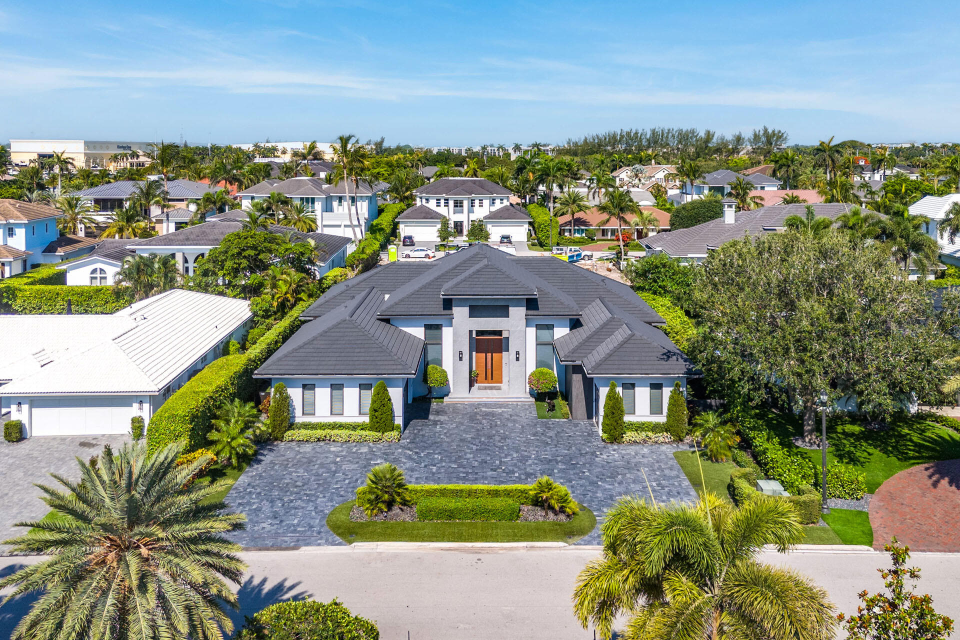 ROYAL PALM YACHT & COUNTRY CLUB - Residential