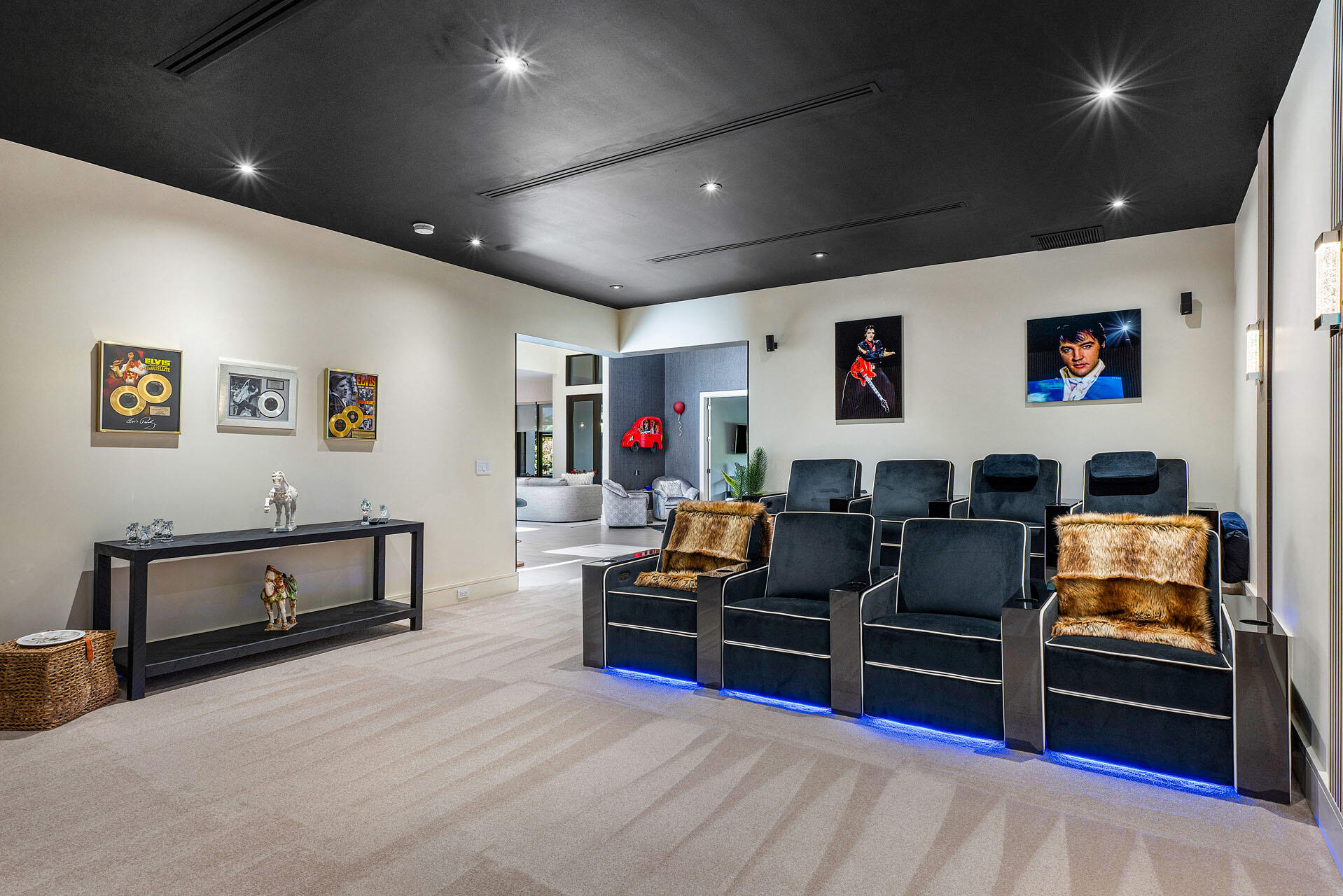 ROYAL PALM YACHT & COUNTRY CLUB - Residential