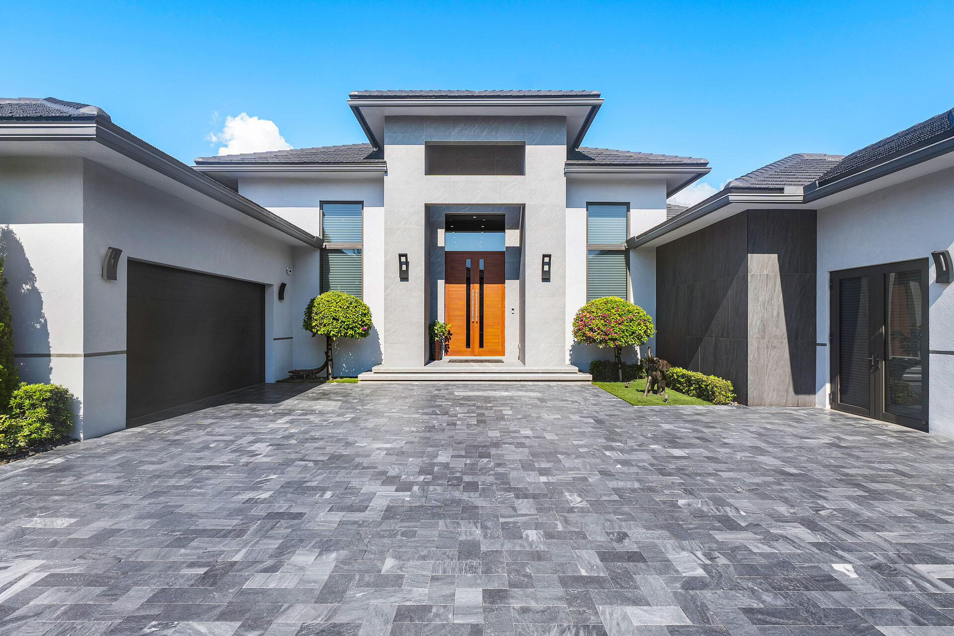 ROYAL PALM YACHT & COUNTRY CLUB - Residential