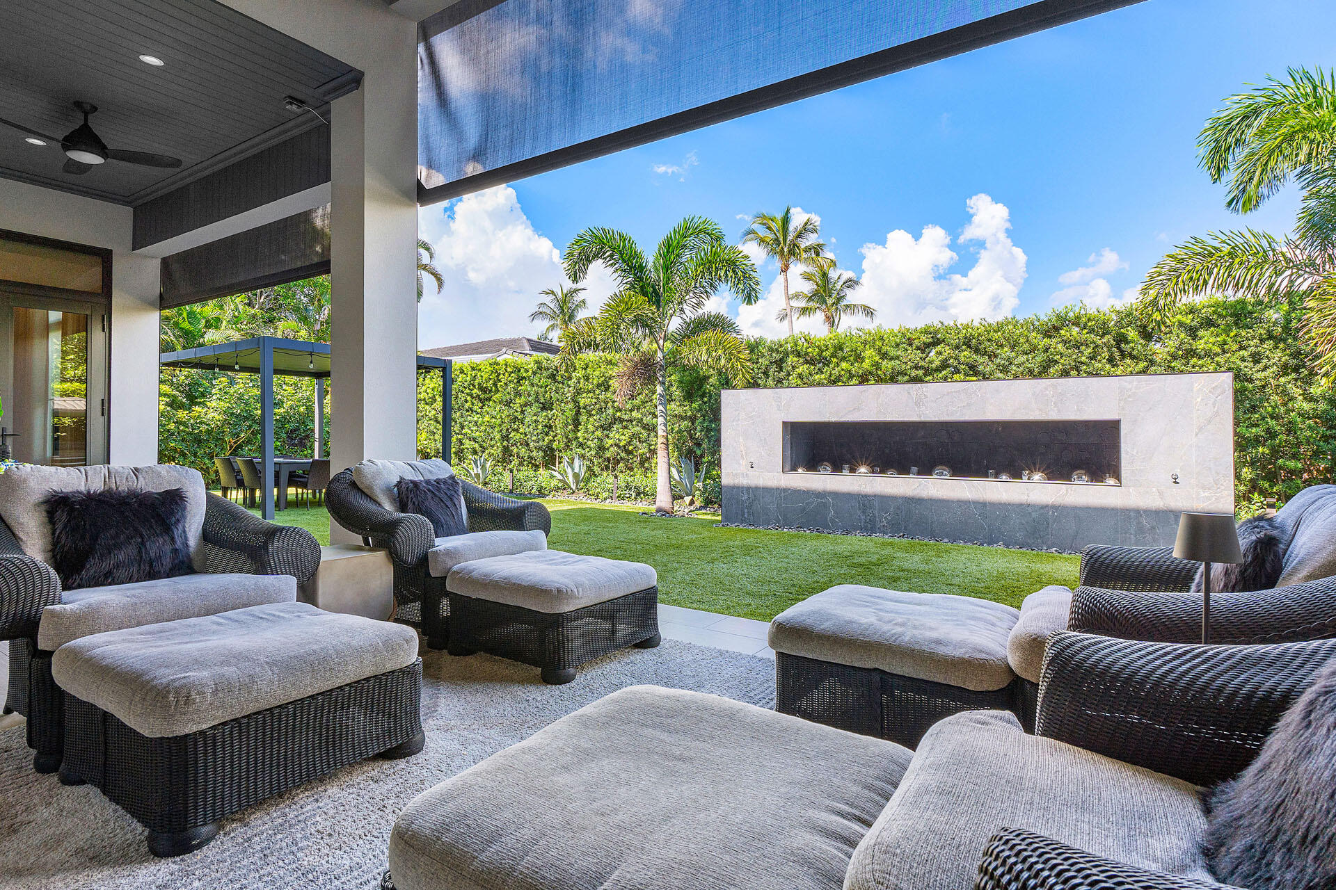 ROYAL PALM YACHT & COUNTRY CLUB - Residential