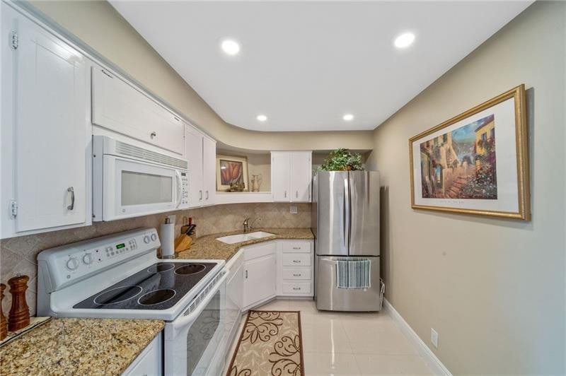 Coral Ridge Towers East - Residential