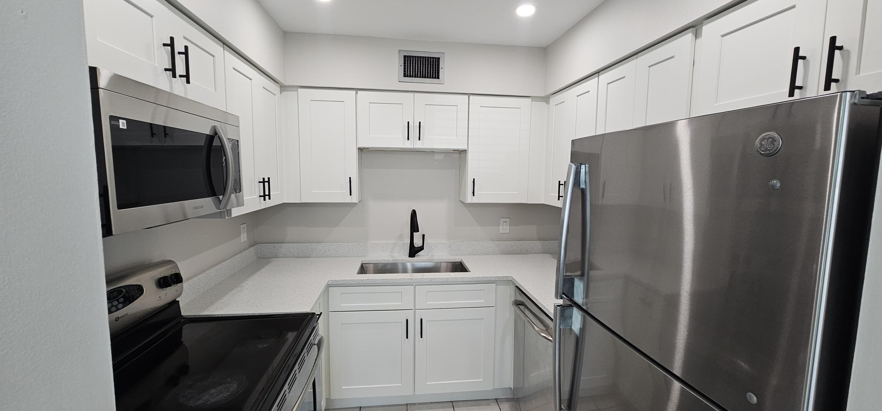 ENVIRONMENT I CONDO - Residential Lease