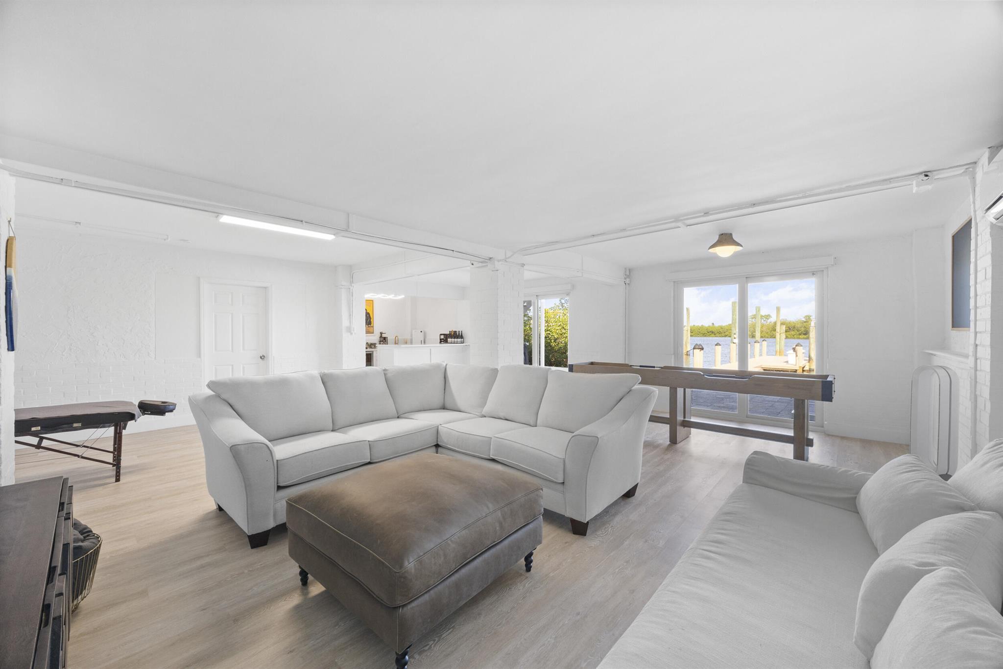 YACHT CLUB ESTATES - Residential