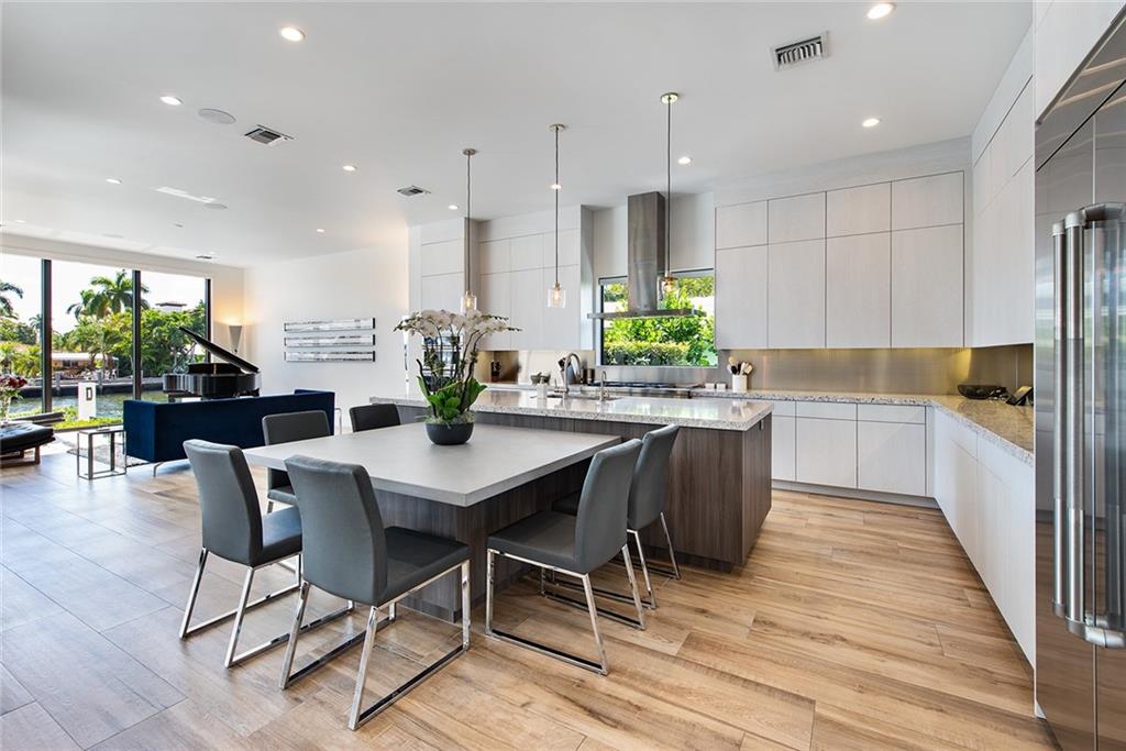 RIO VISTA ISLES - Residential
