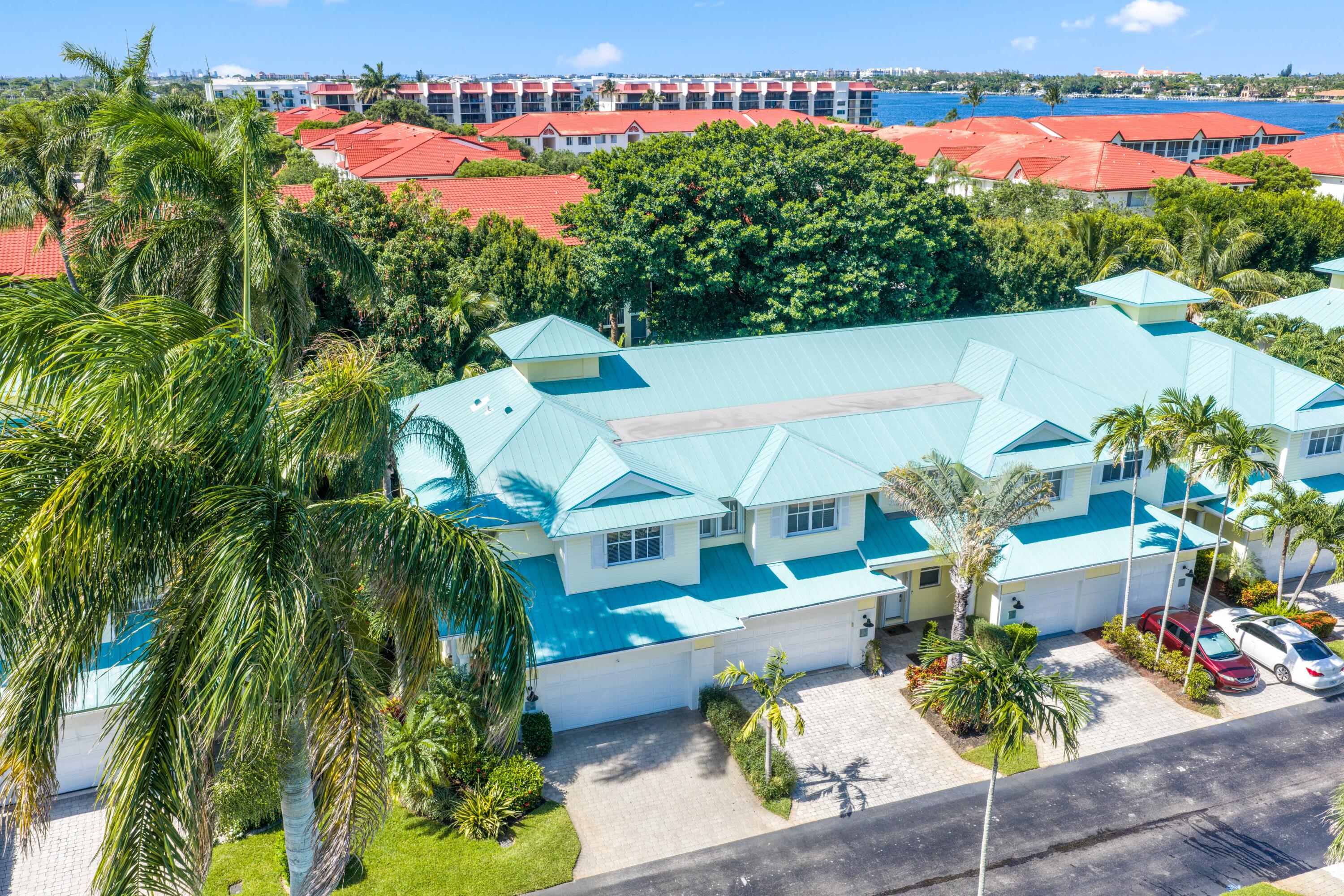 BAREFOOT COVE TOWNHOMES - Residential