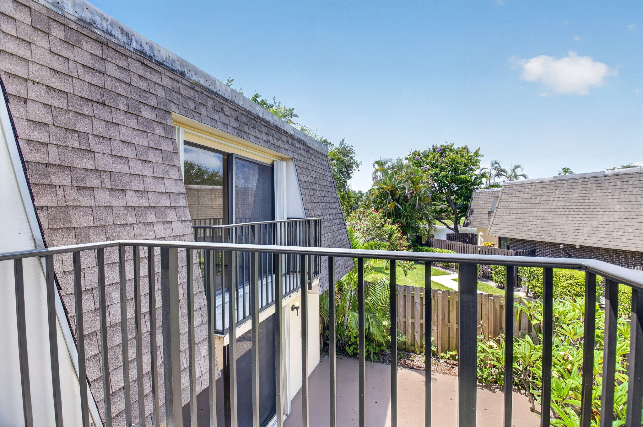 DELRAY OAKS WEST 1 & 2 CONDS DECLS FILED 2-17-81 I - Residential