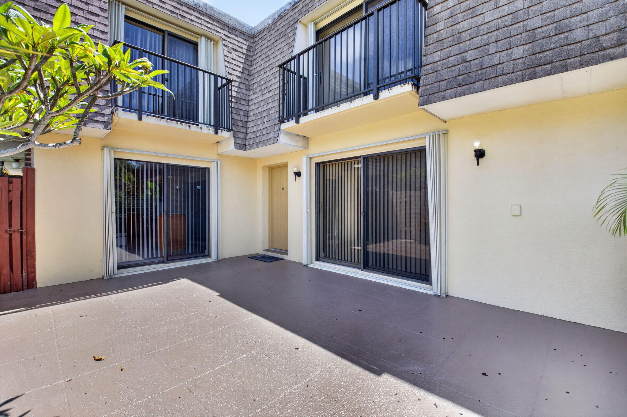 DELRAY OAKS WEST 1 & 2 CONDS DECLS FILED 2-17-81 I - Residential